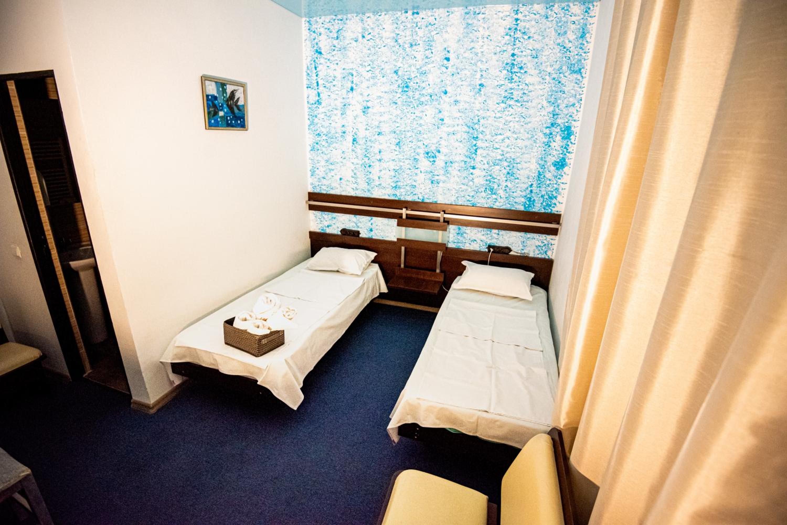 Double or Twin Room with Private Bathroom - Photo 3