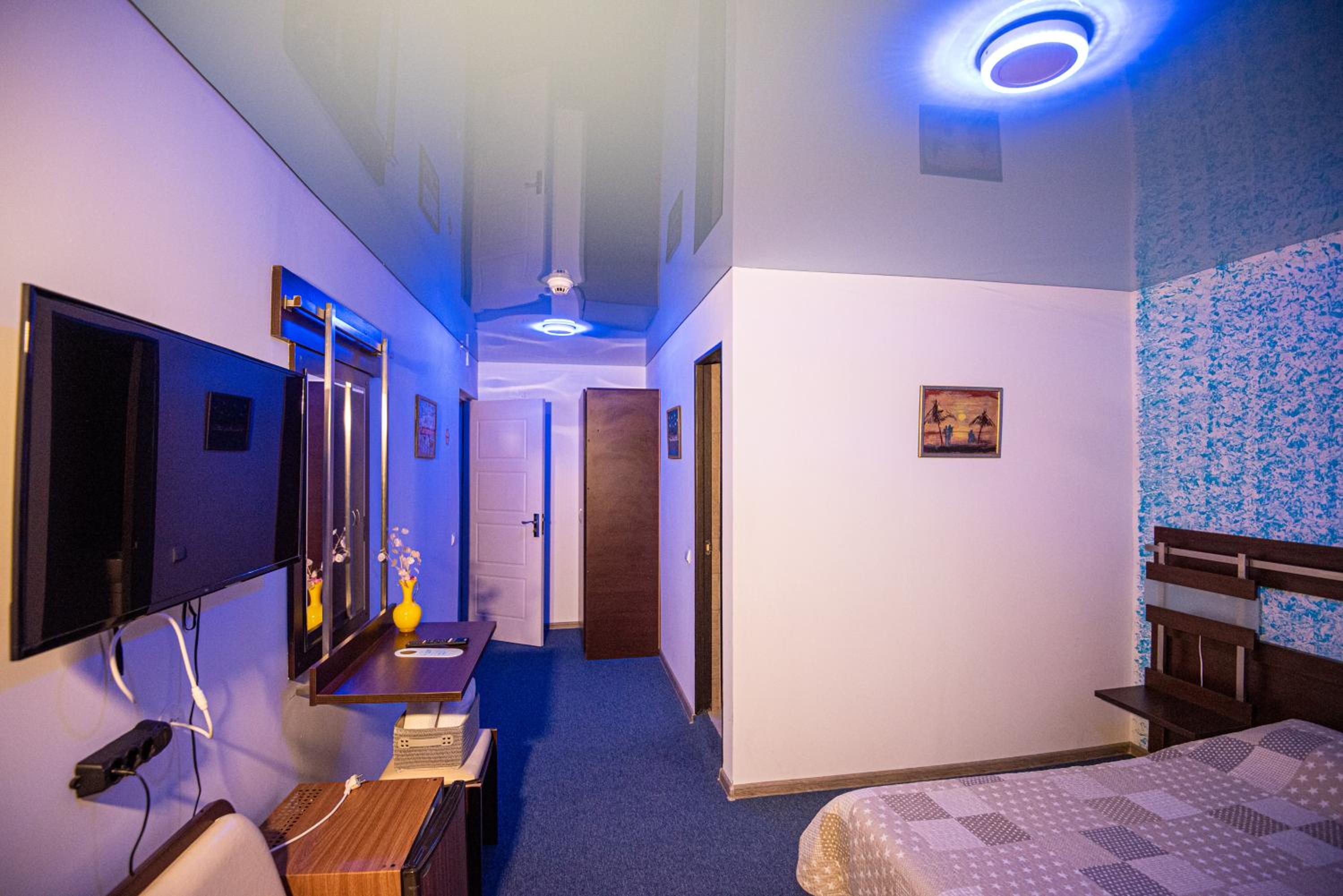 Double Room with Private Bathroom - Photo 3