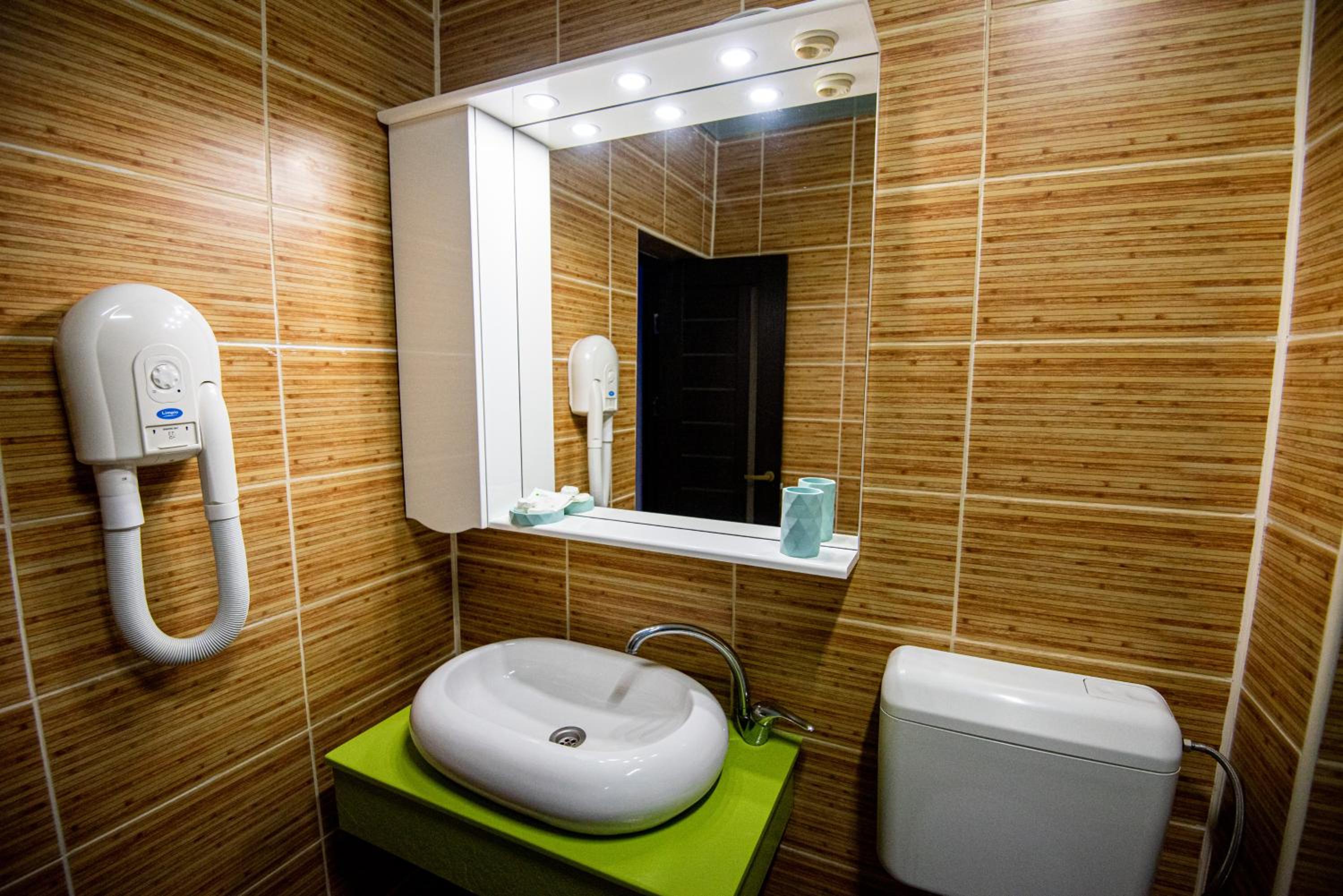 Triple Room with Private Bathroom - Photo 2