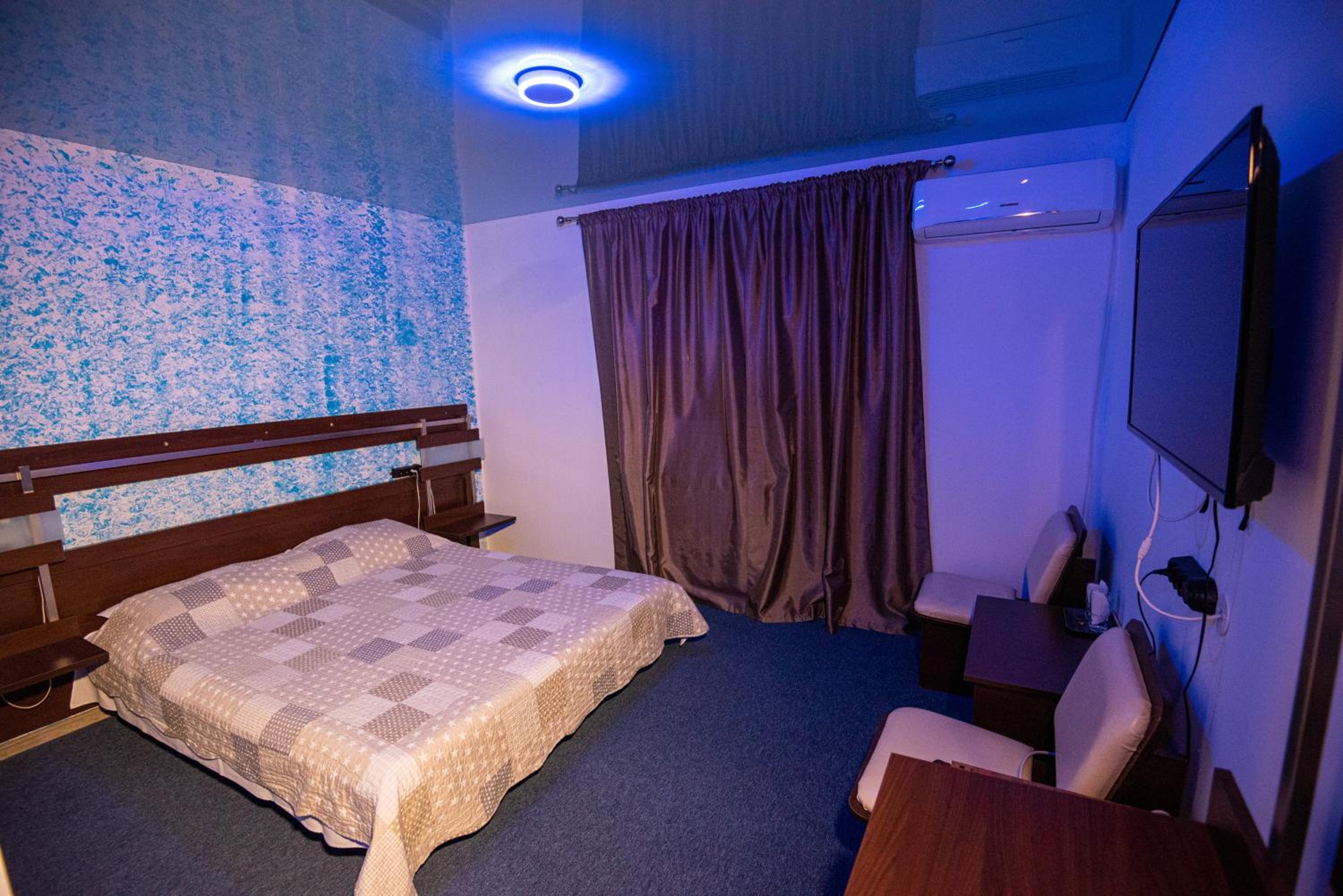 Double Room with Private Bathroom - Photo 2