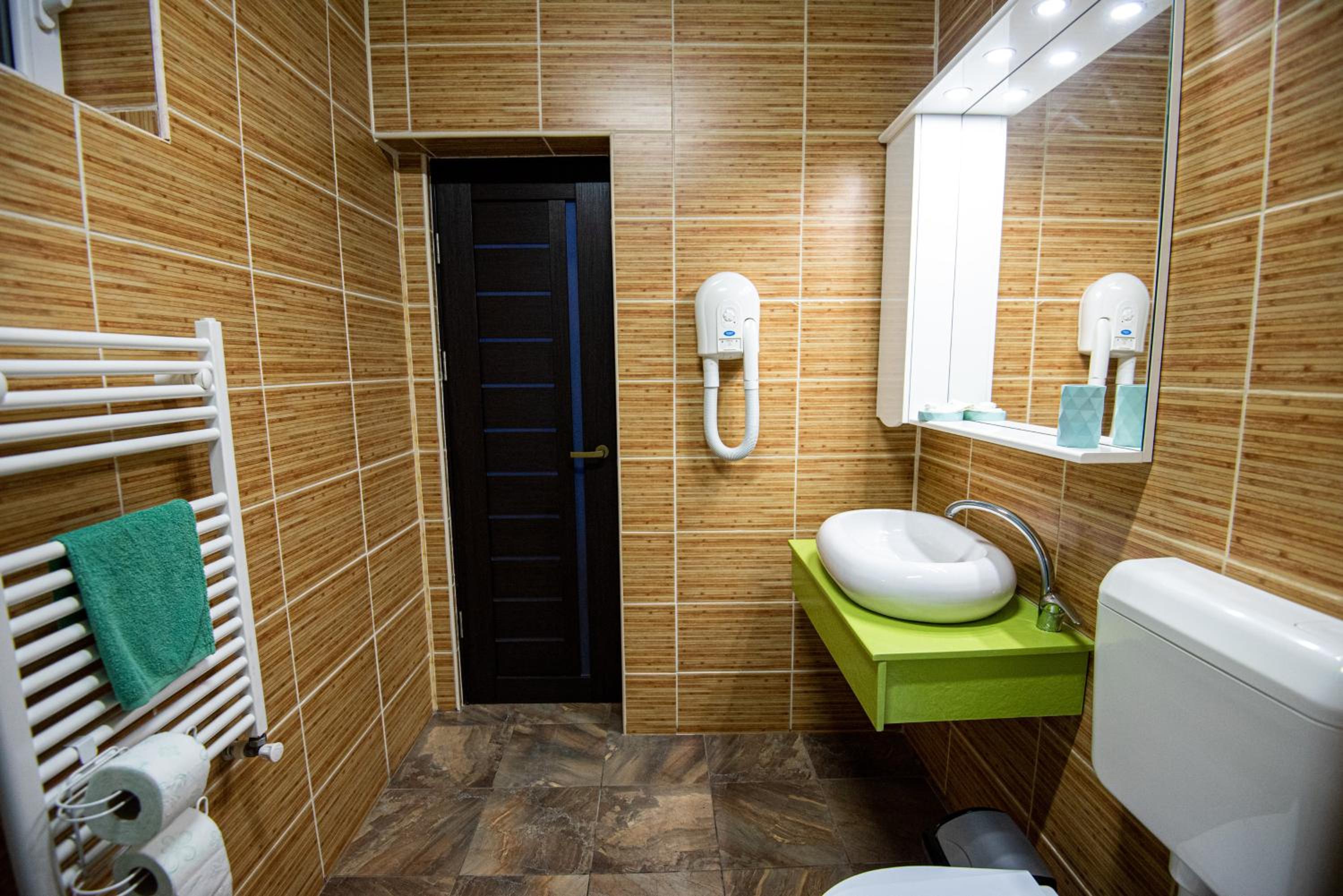Triple Room with Private Bathroom - Photo 3