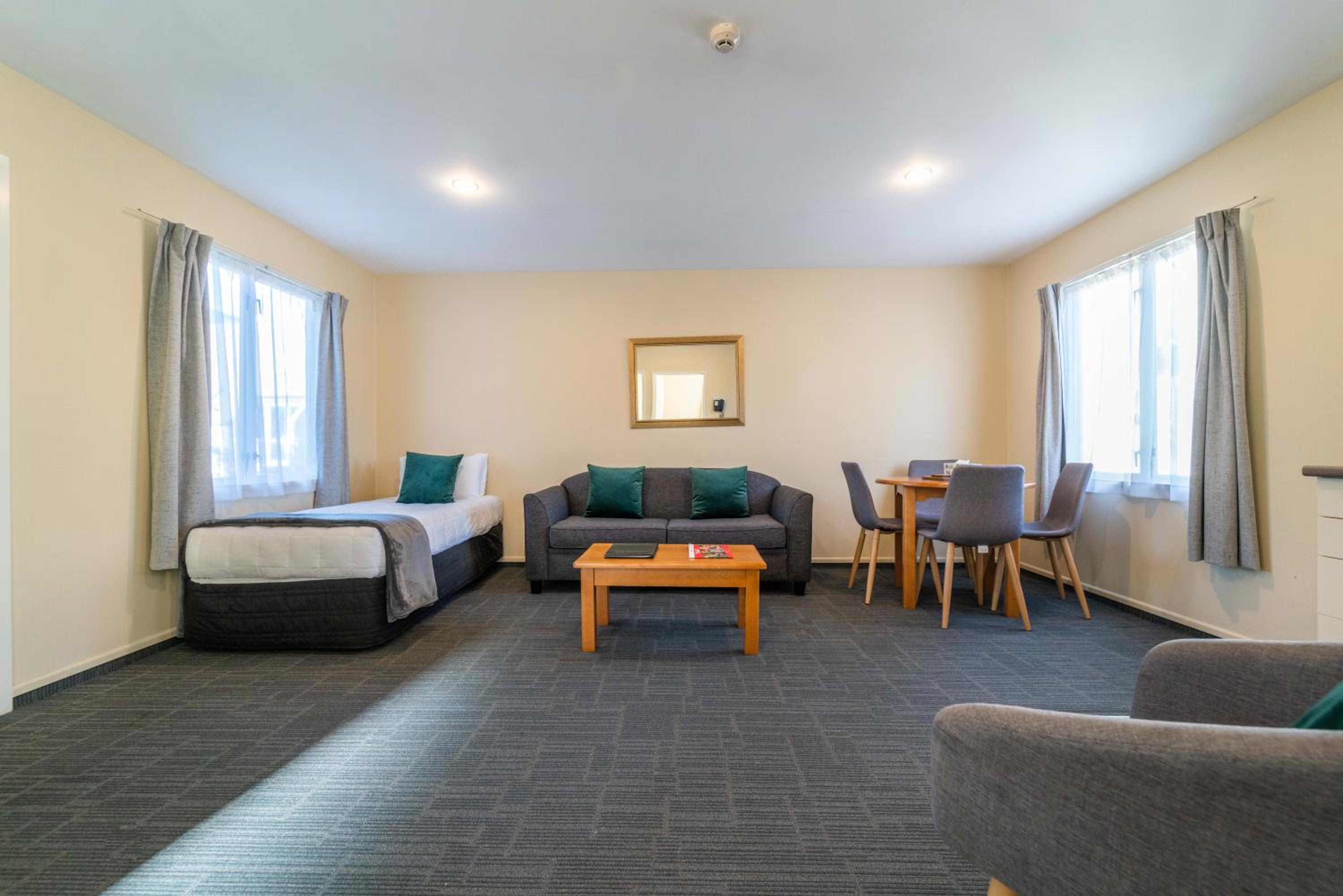 Superior One-Bedroom Apartment photo 1