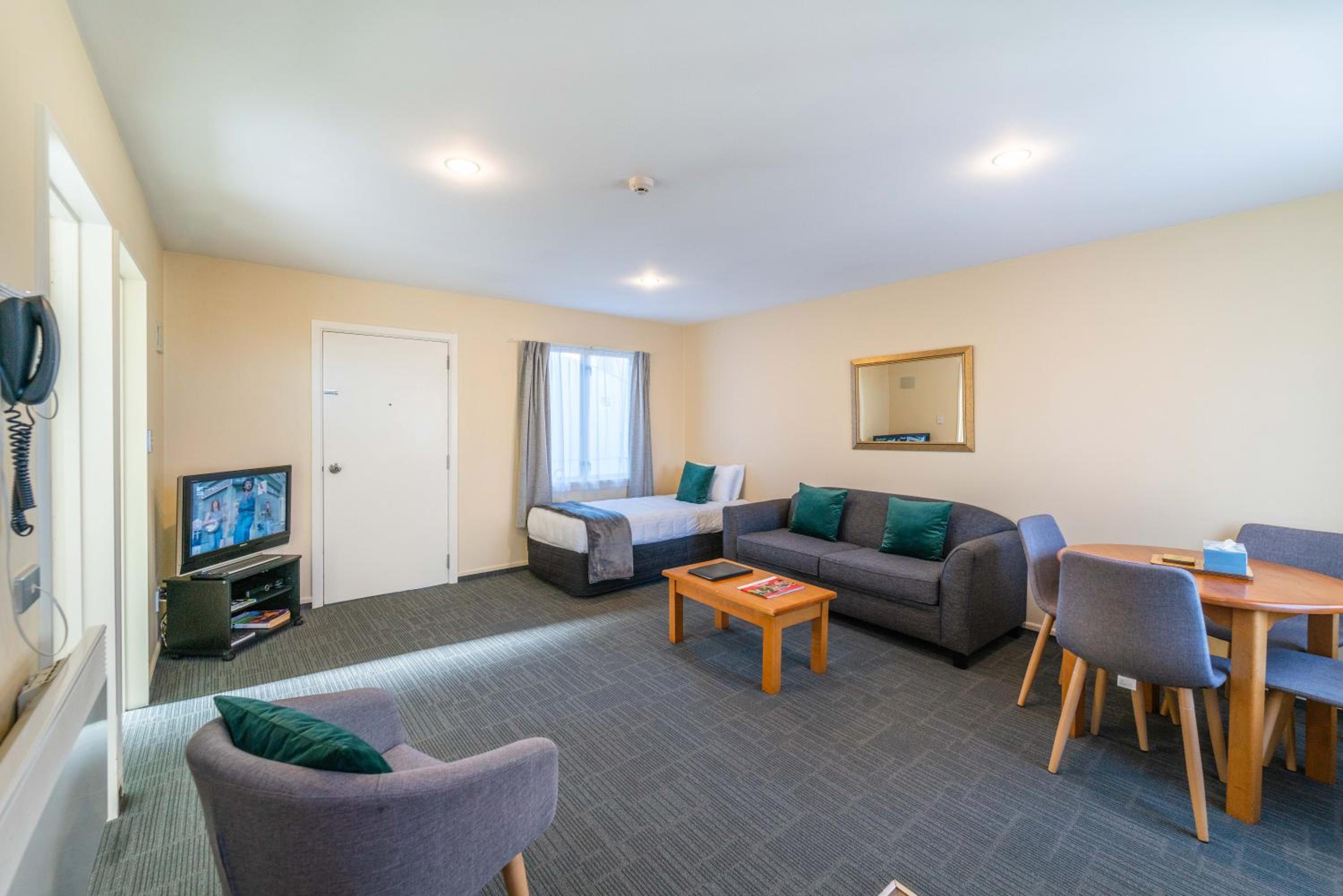 Superior One-Bedroom Apartment photo 3