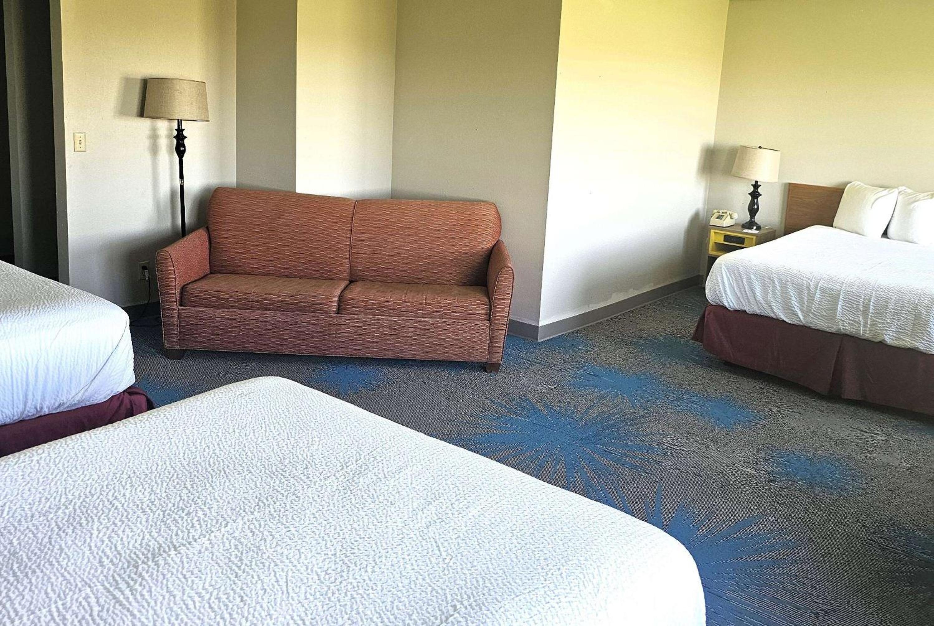 Suite with Three Queen Beds - Non-Smoking photo 1