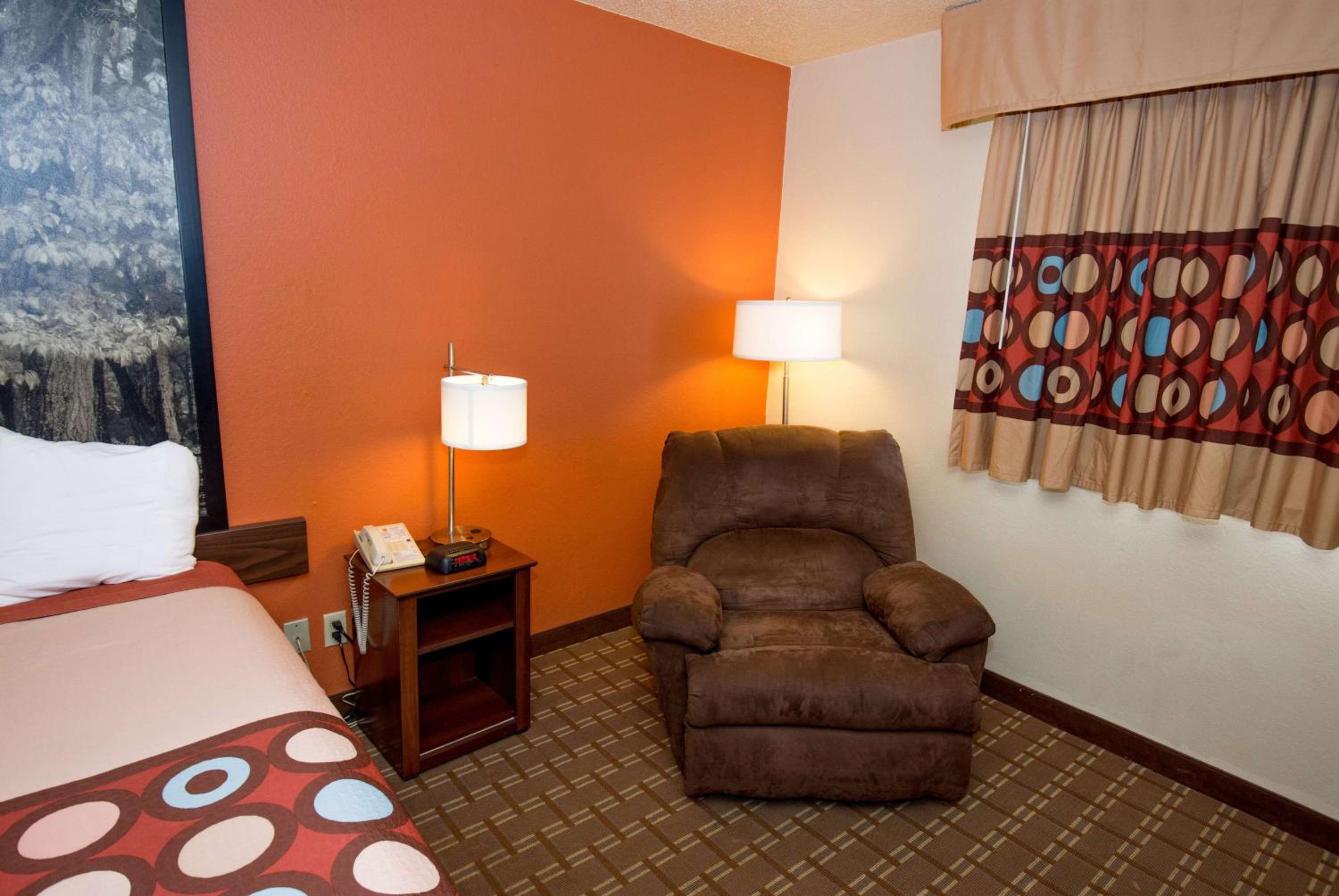 Queen Room - Mobility Access/Non-Smoking photo 1