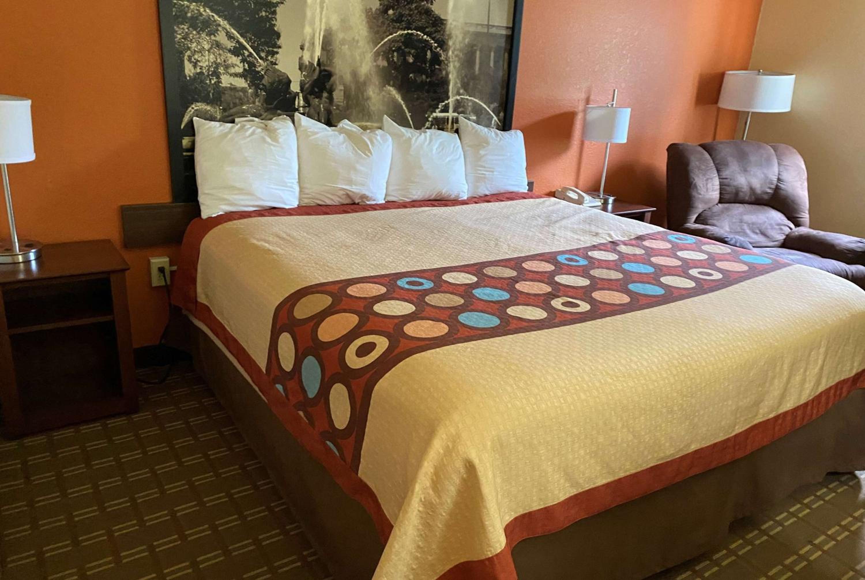King Room - Non-Smoking - Photo 1