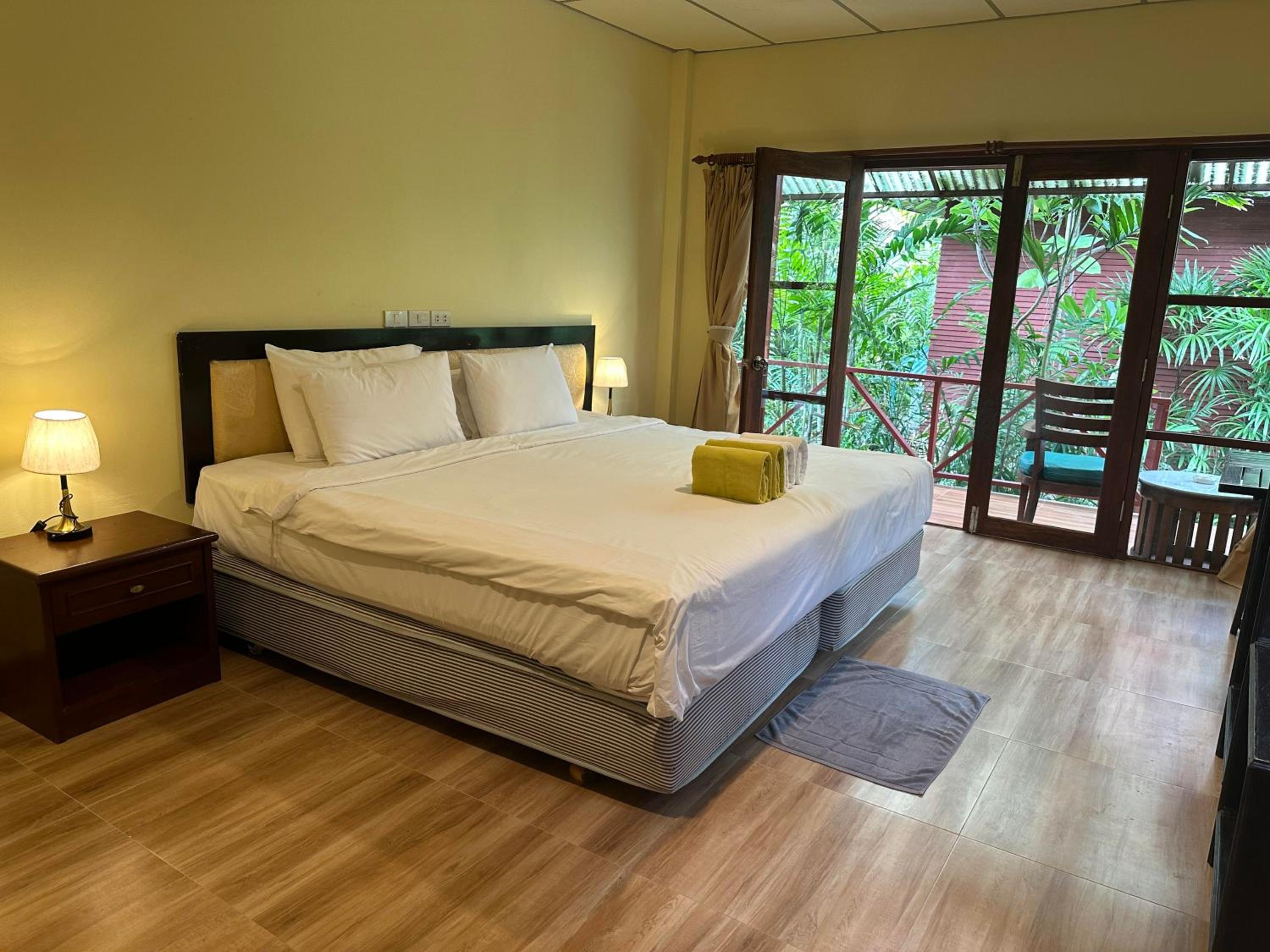 Deluxe Bungalow with Garden View photo 2