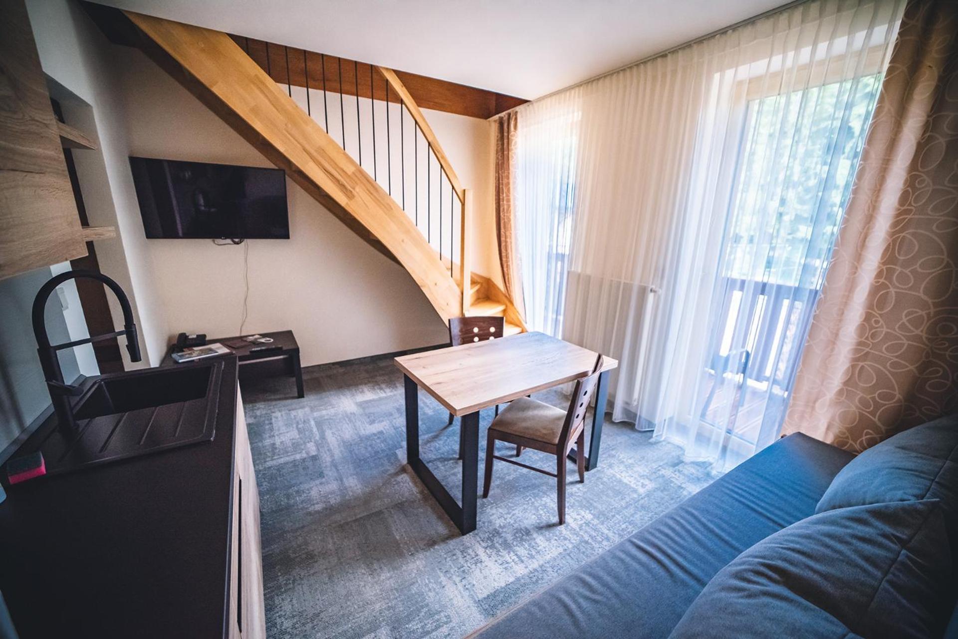 Family Two-Bedroom Apartment with View photo 2