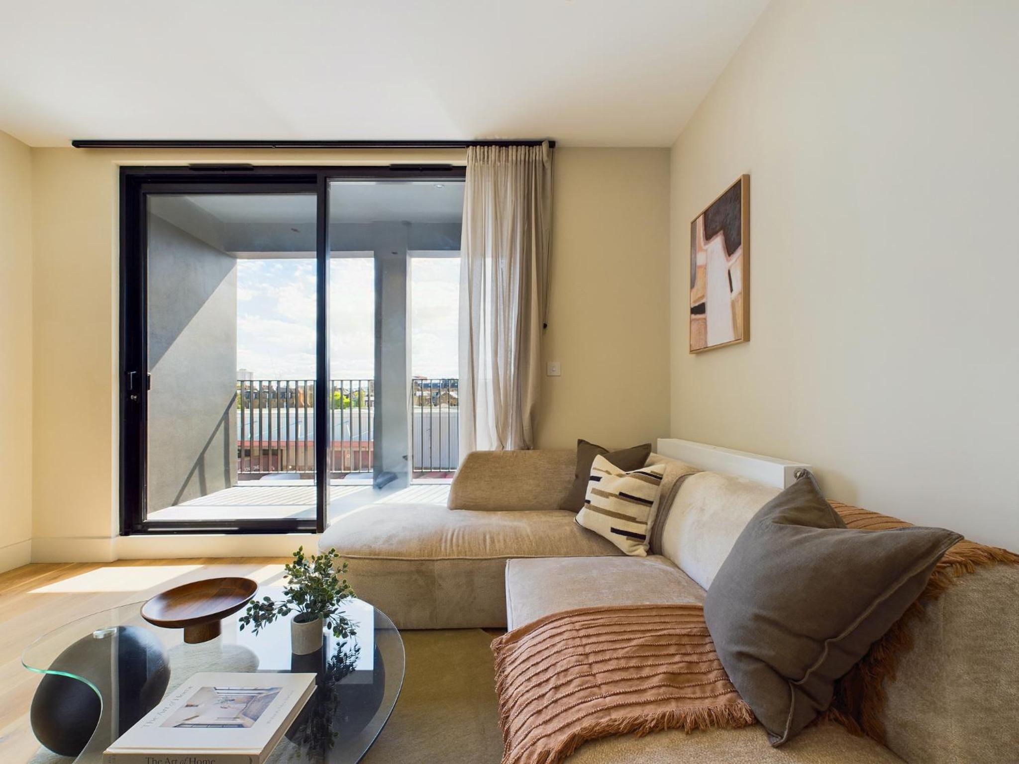 One-Bedroom Apartment with Balcony photo 1