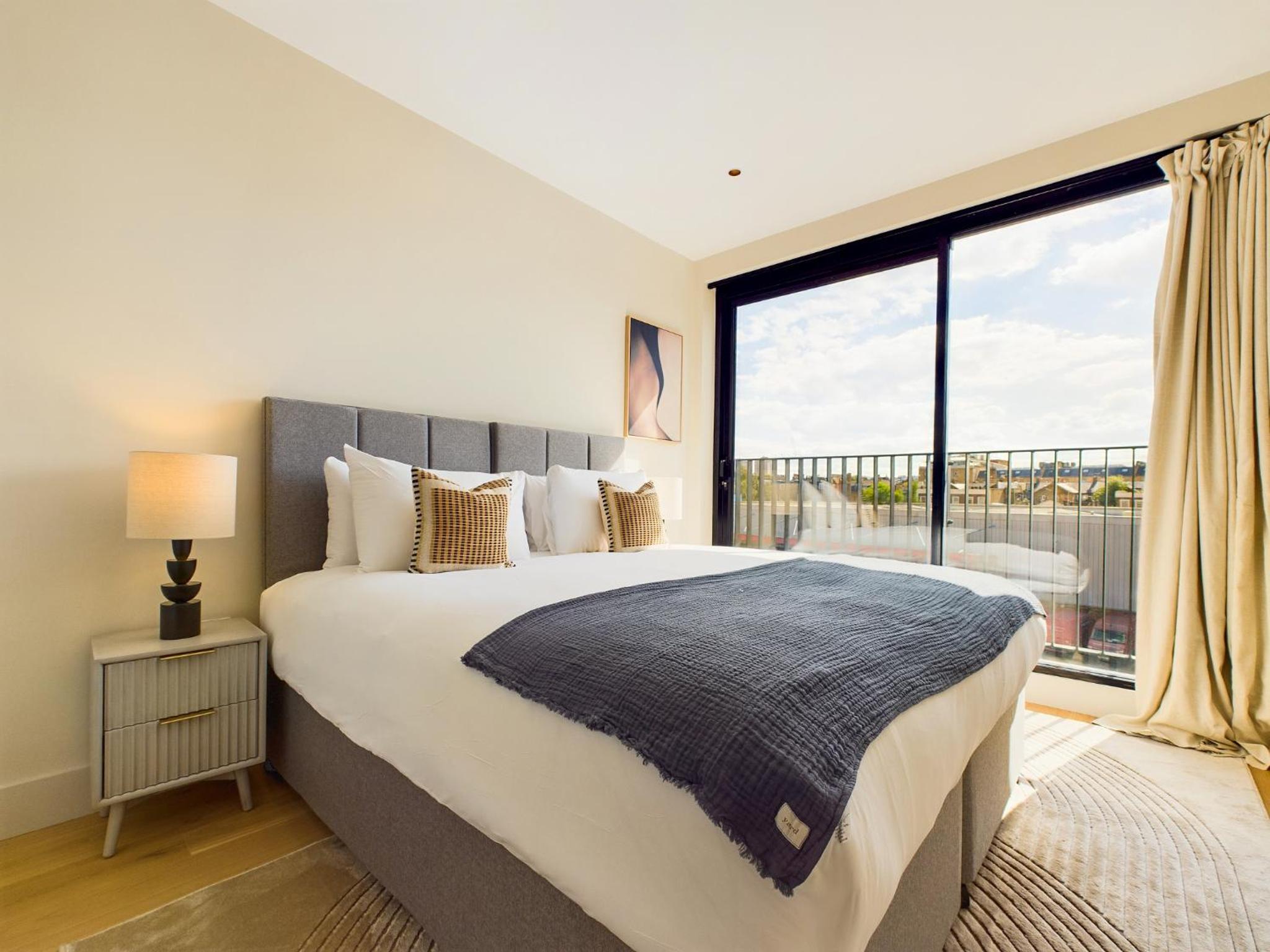 One-Bedroom Apartment with Balcony photo 2