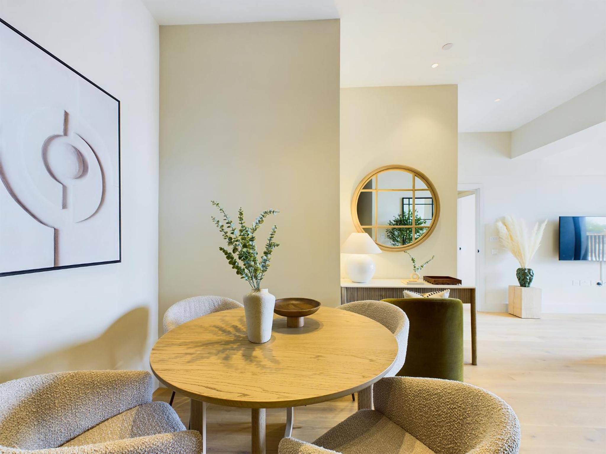 One-Bedroom Apartment with Balcony photo 2