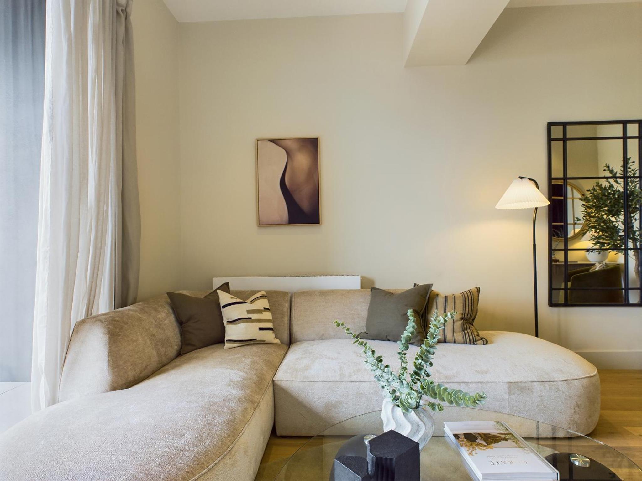 One-Bedroom Apartment with Balcony photo 1