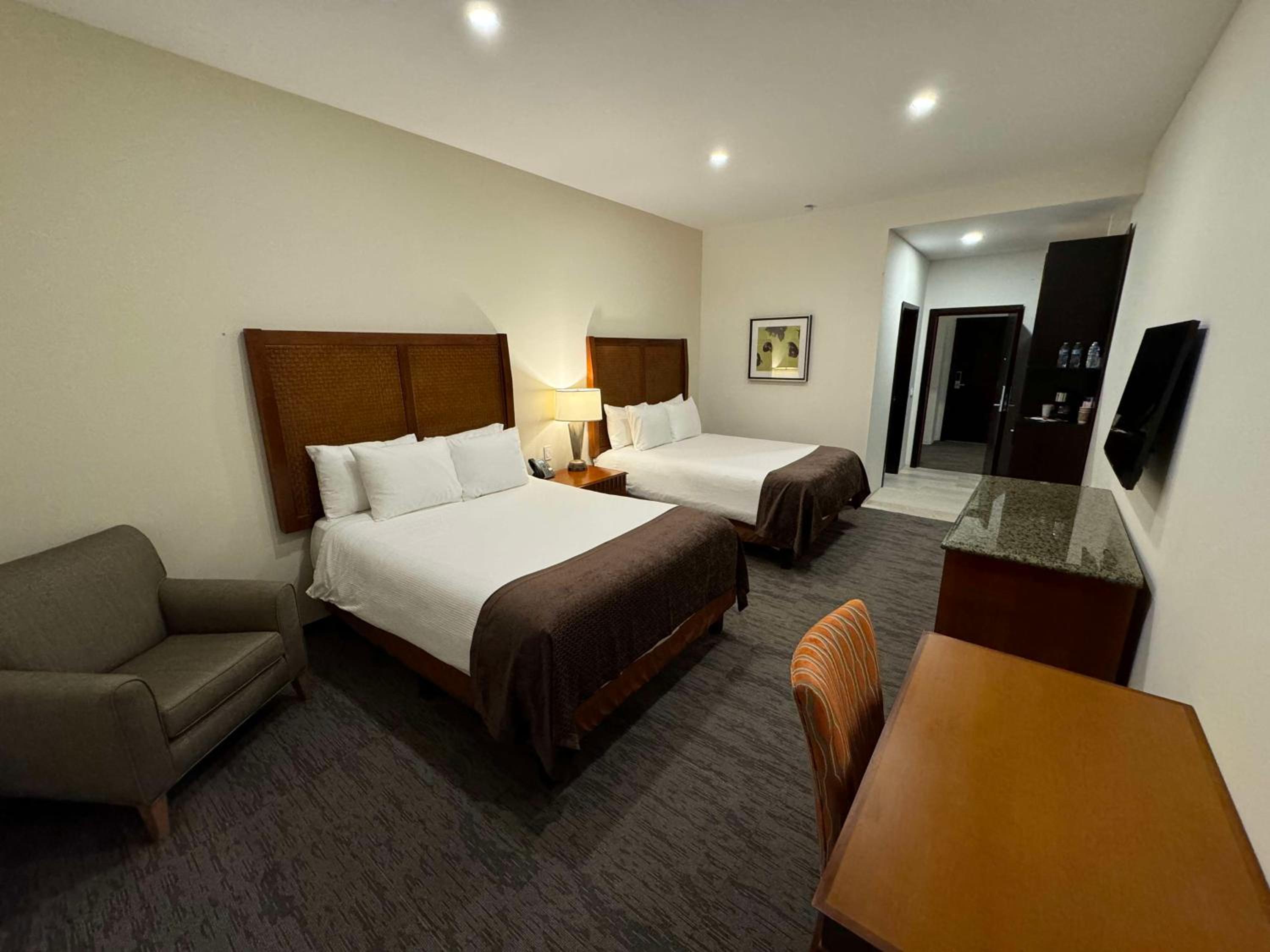Queen Room with Two Queen Beds and Roll-In Shower - Mobility Accessible - Photo 2