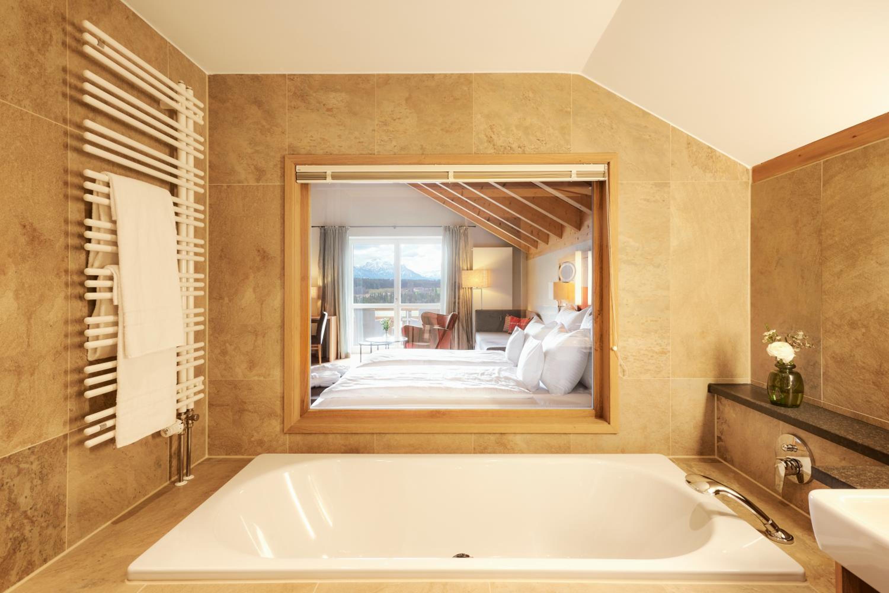 Double Room with Mountain View - Photo 4