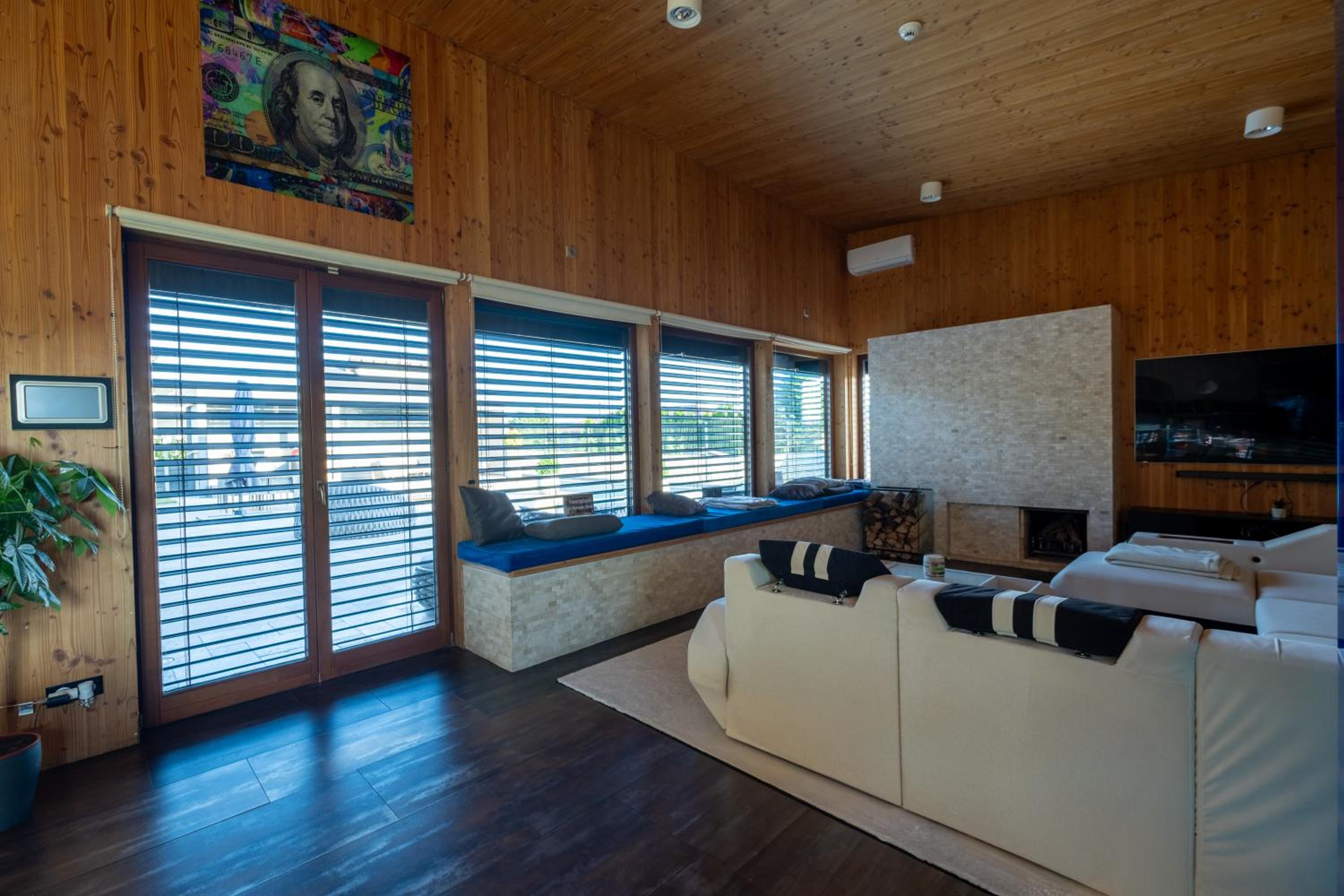 Three-Bedroom Villa photo 1