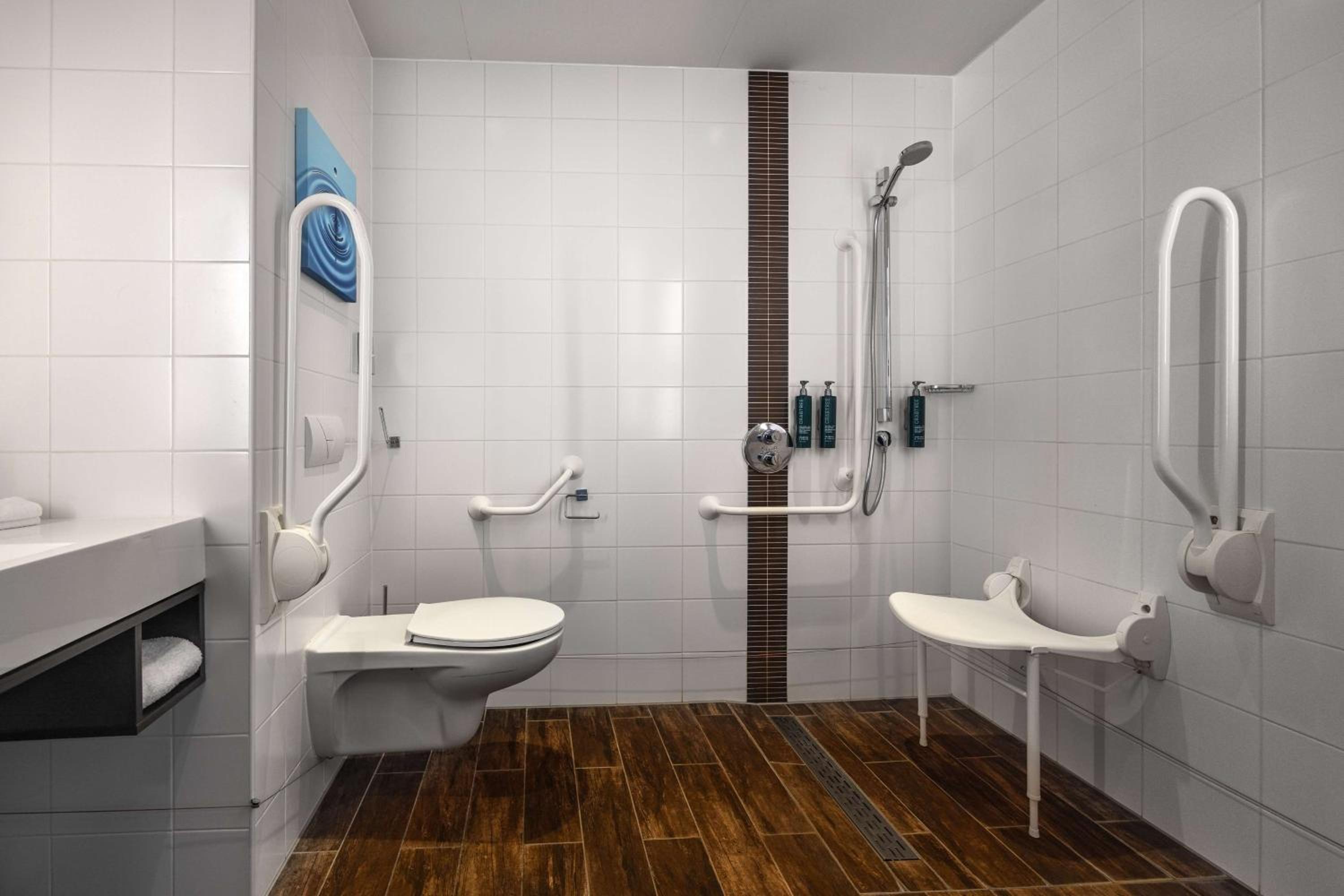 Queen Room - Accessible - Photo 3