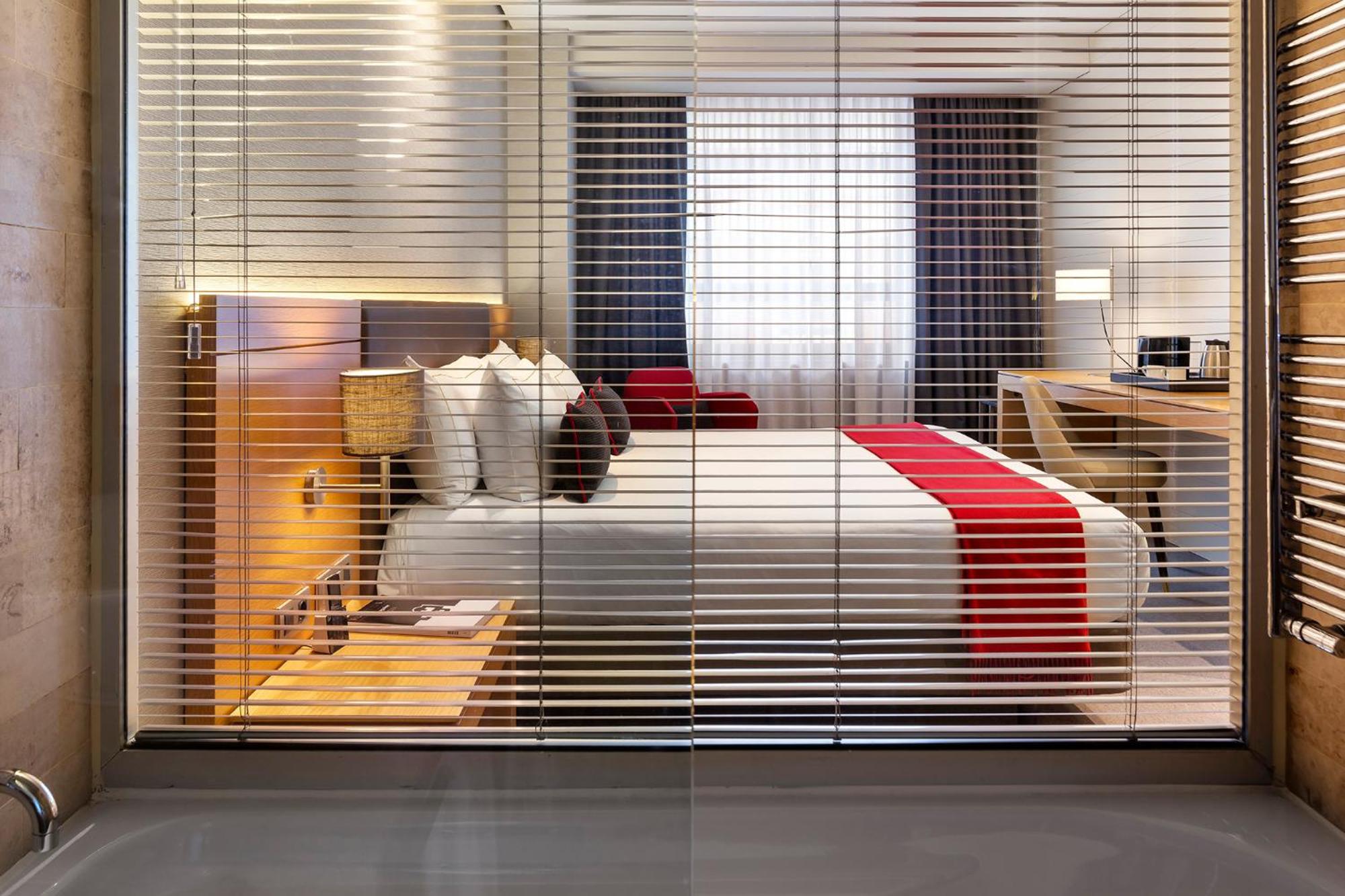 Superior Double or Twin Room with City View - Photo 3