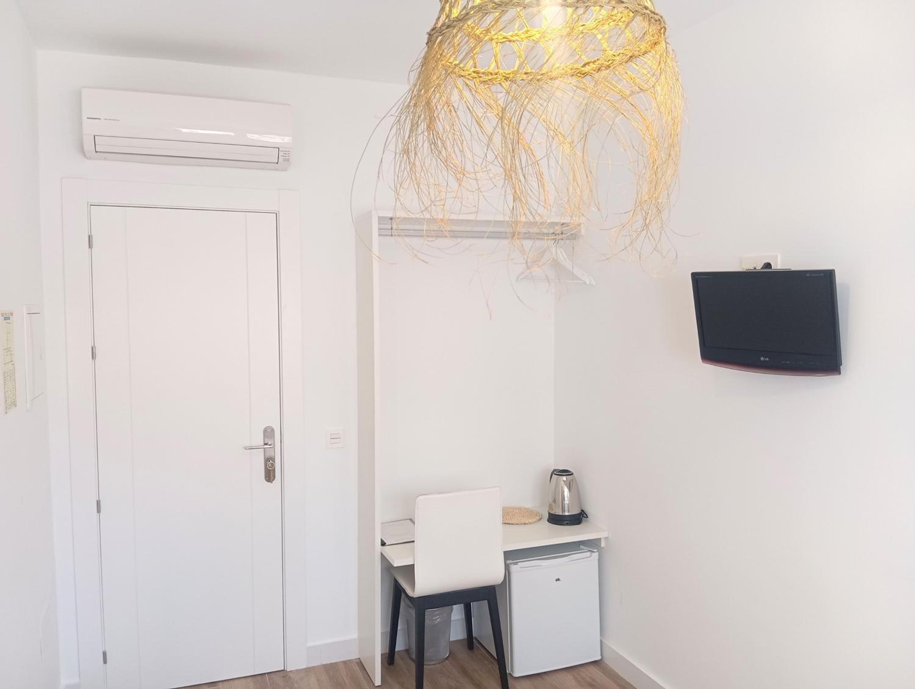 Single Room photo 2