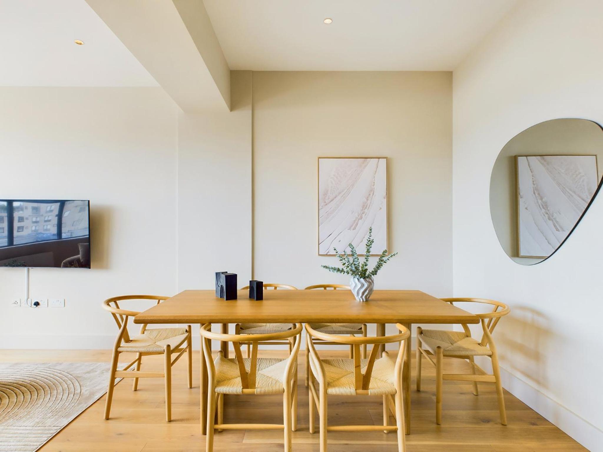 Three-Bedroom Premium Apartment with Balcony photo 2