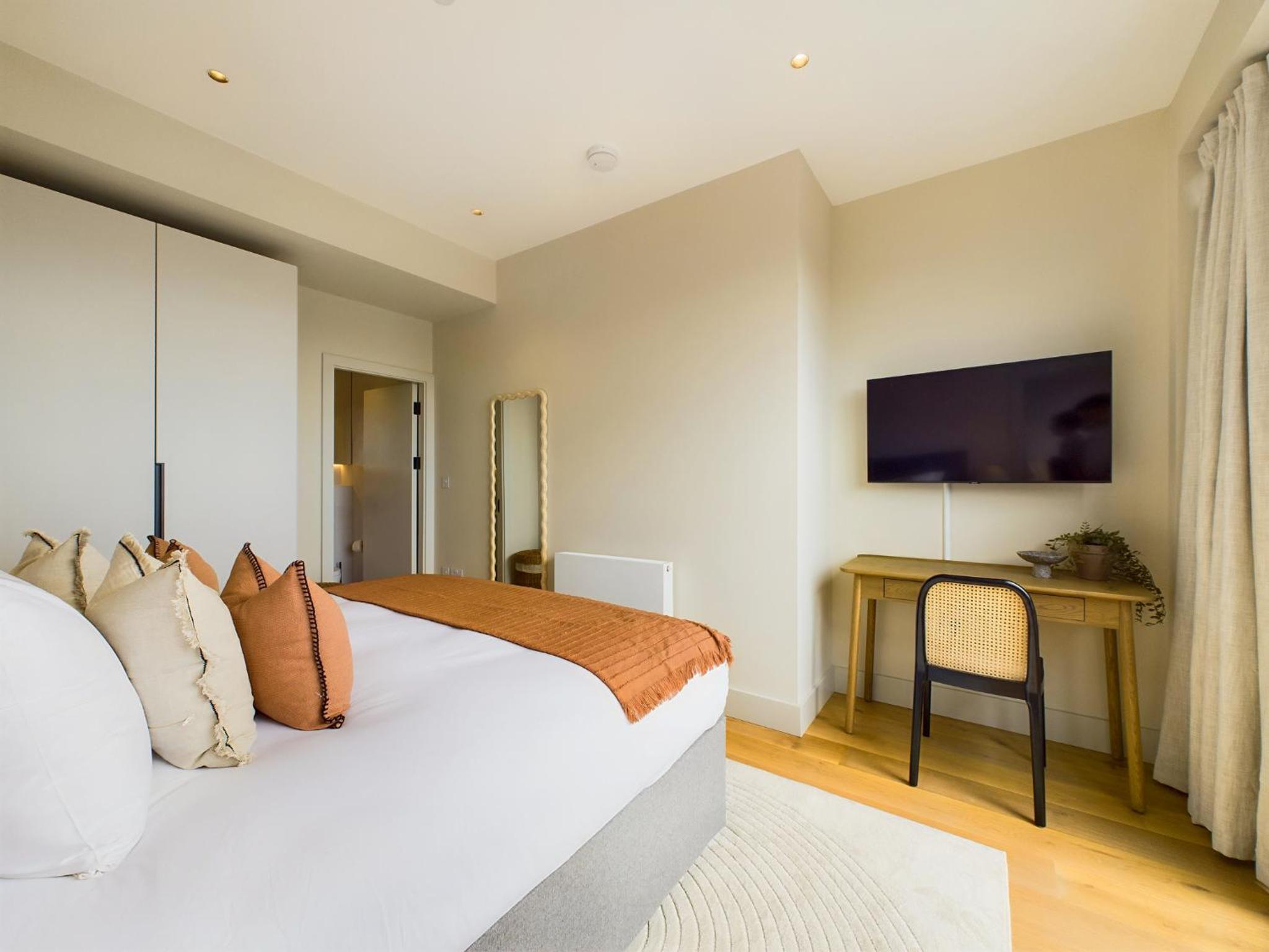 Three-Bedroom Premium Apartment with Balcony photo 3