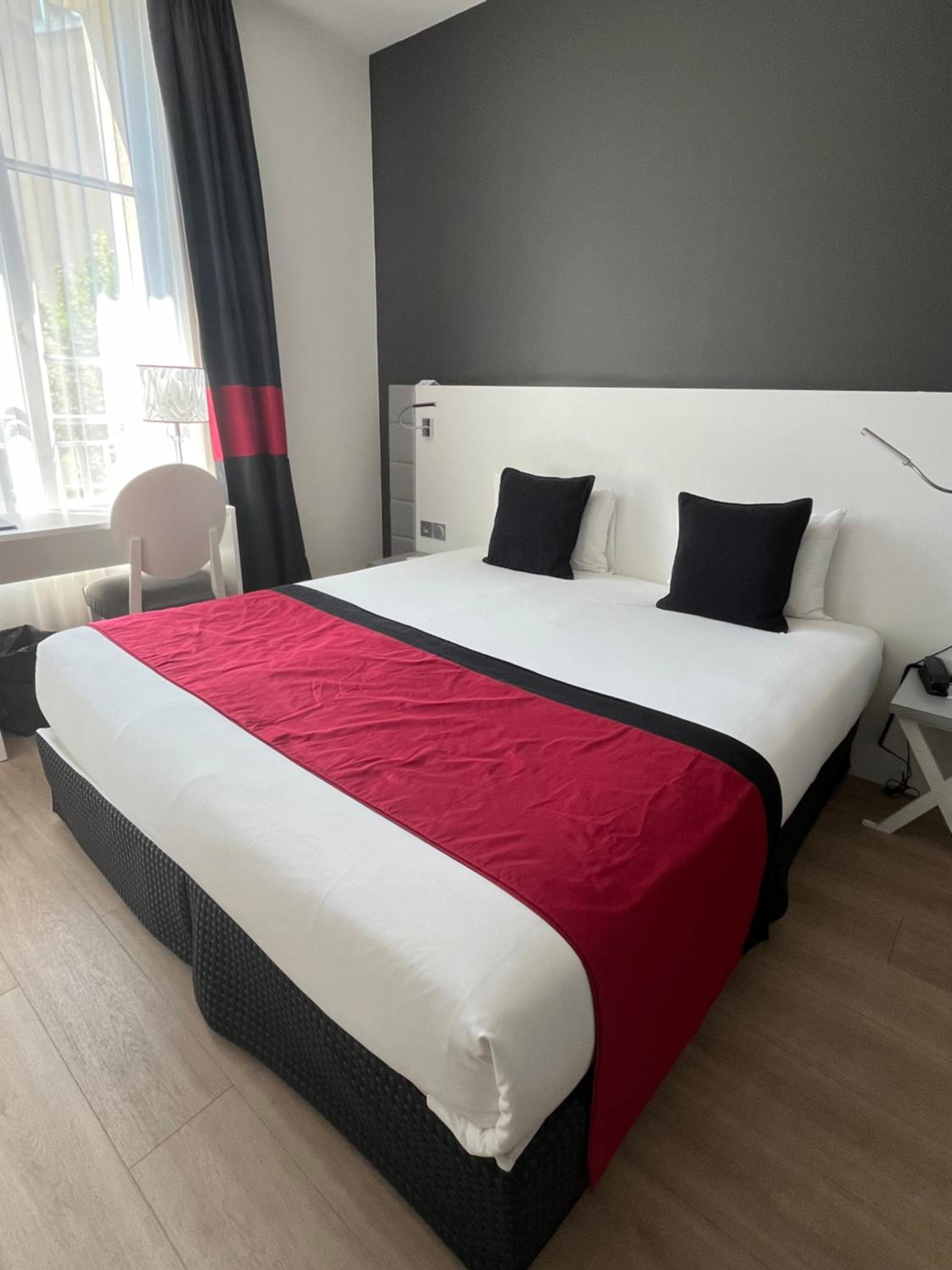 Superior Queen Room with Queen Bed - Non-Smoking - Photo 1