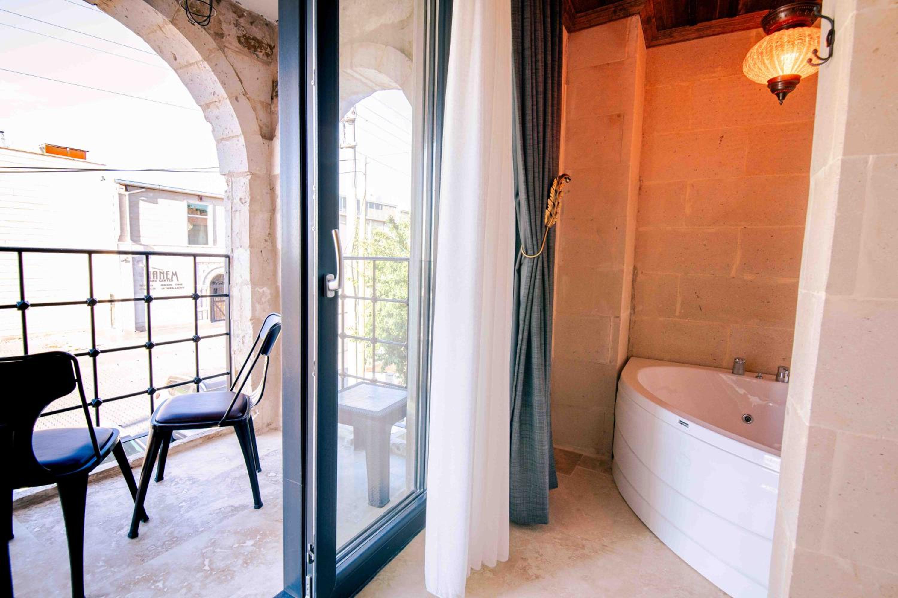 Deluxe Double Room with Jacuzzi photo 2