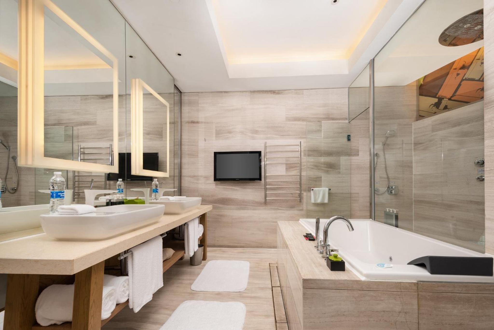 One-Bedroom Suite with Sea View and Balcony - Photo 6