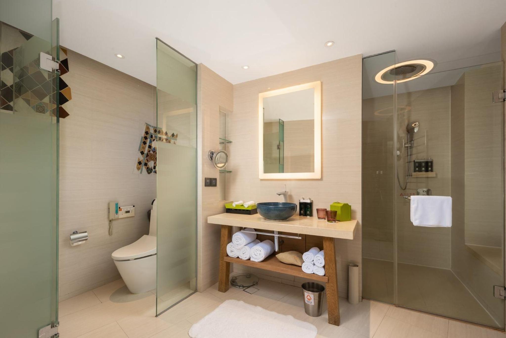 Premium King Room with City View - Photo 10