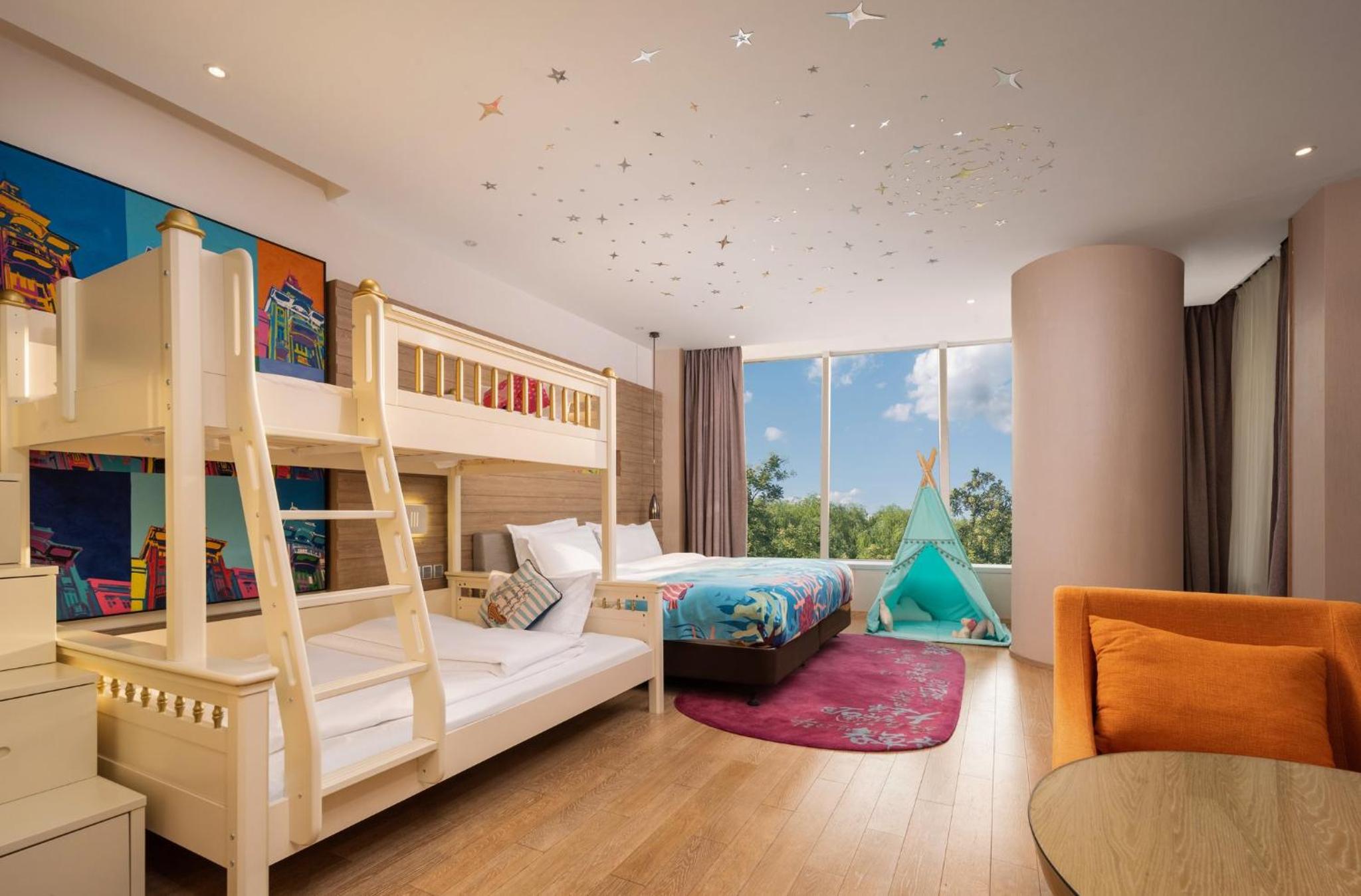 Premium King Room with One King and Bunk Bed - Photo 1