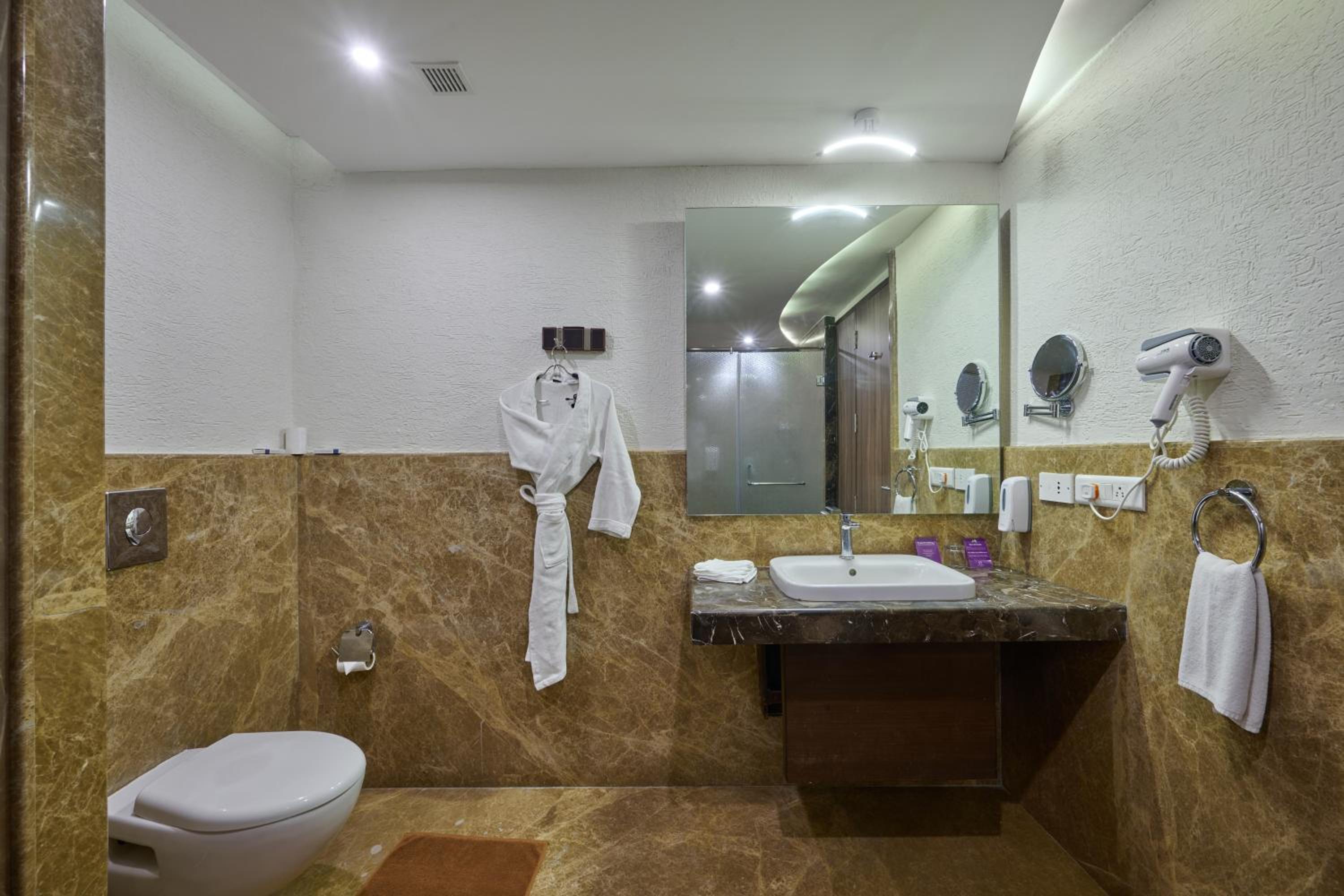 Flora Suite with complimentary airport transfers - Photo 3