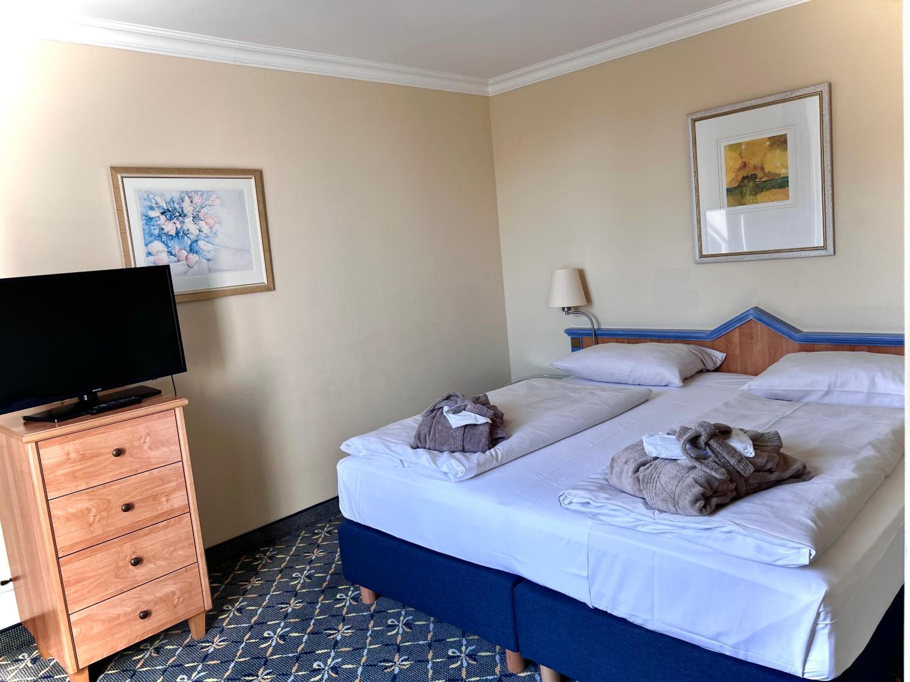 Deluxe Room (2 Adults) - Photo 5