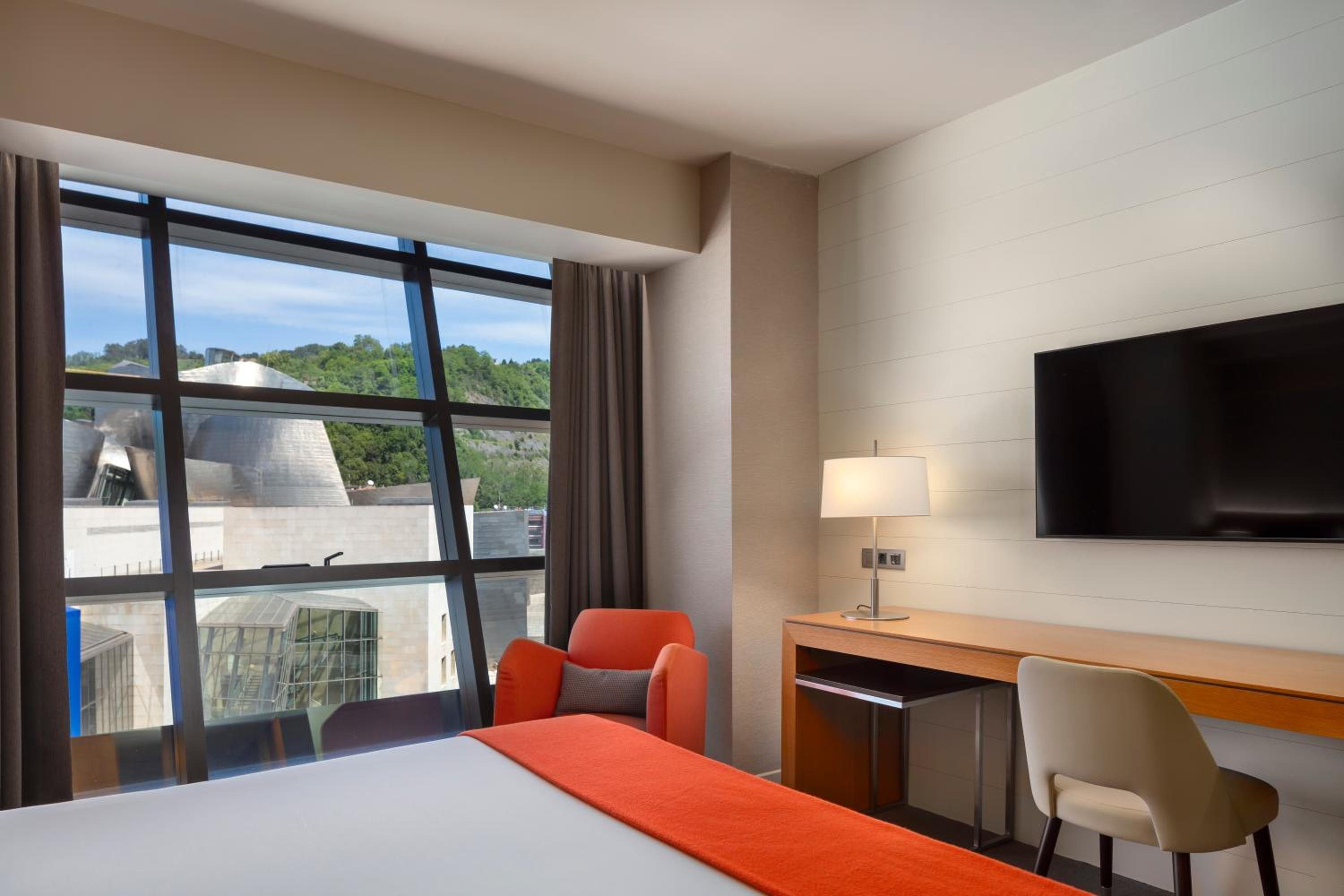 Deluxe with Guggenheim Views - Photo 5