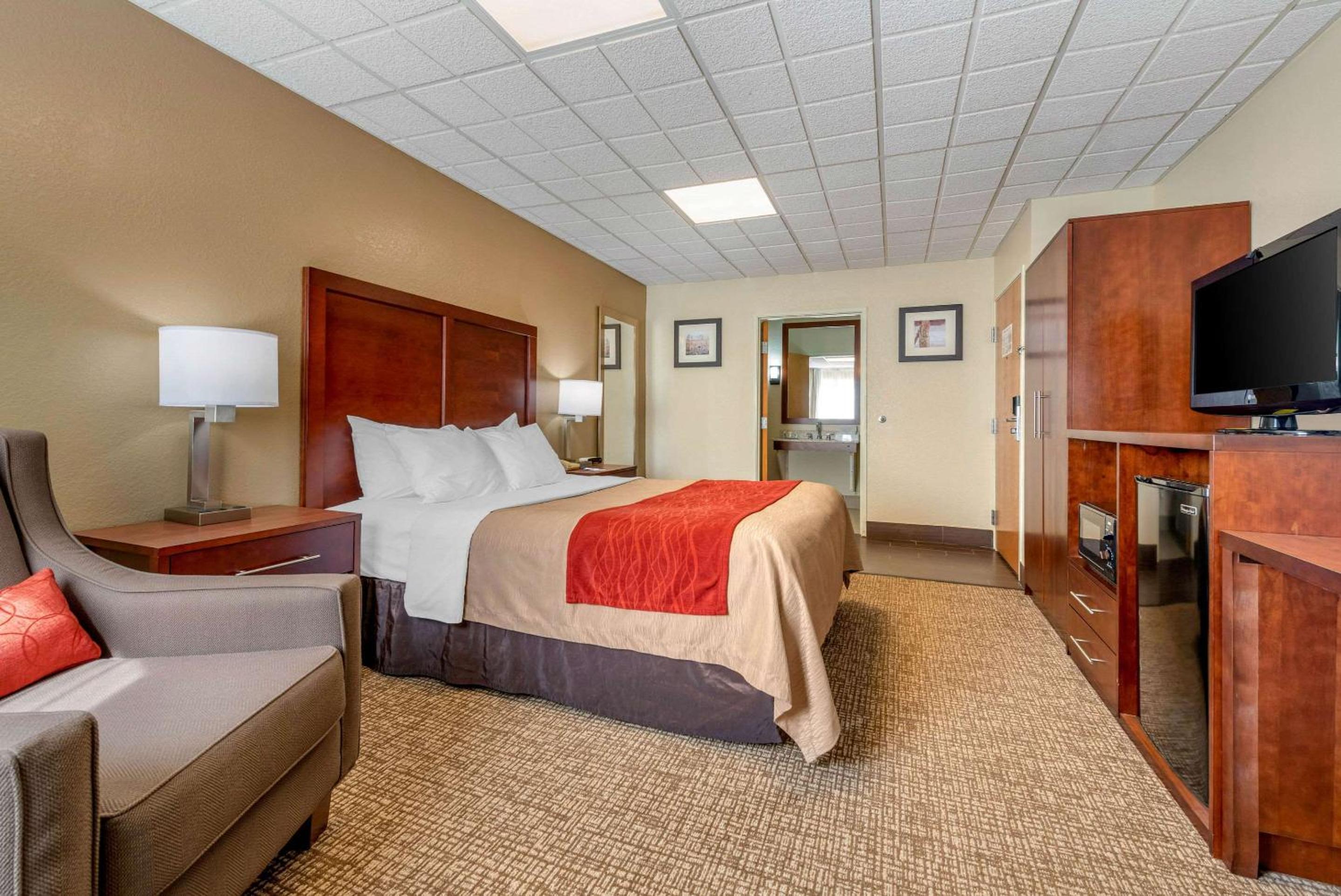 Queen Room - Non-Smoking - Photo 2