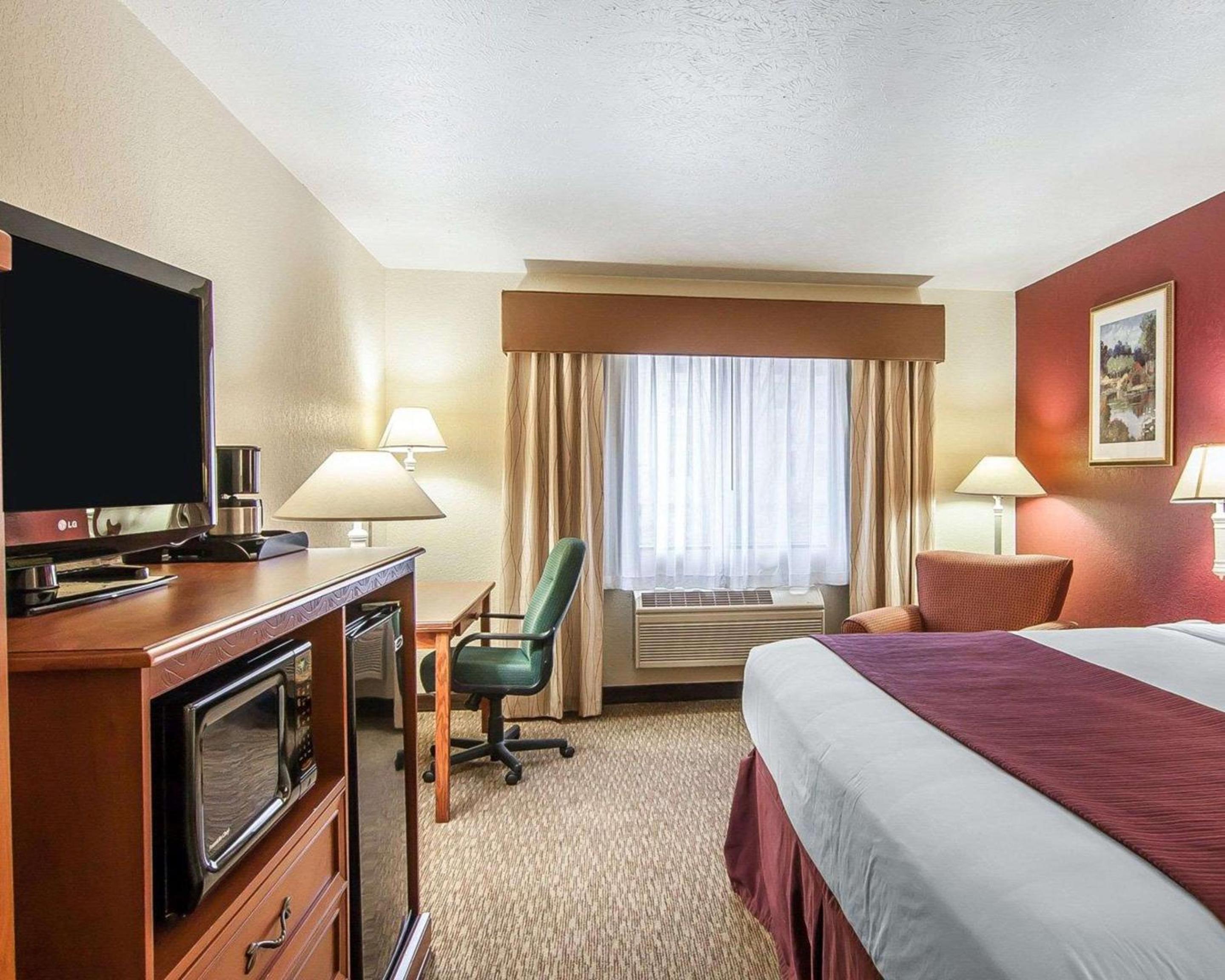King Room - Non-Smoking - Photo 3
