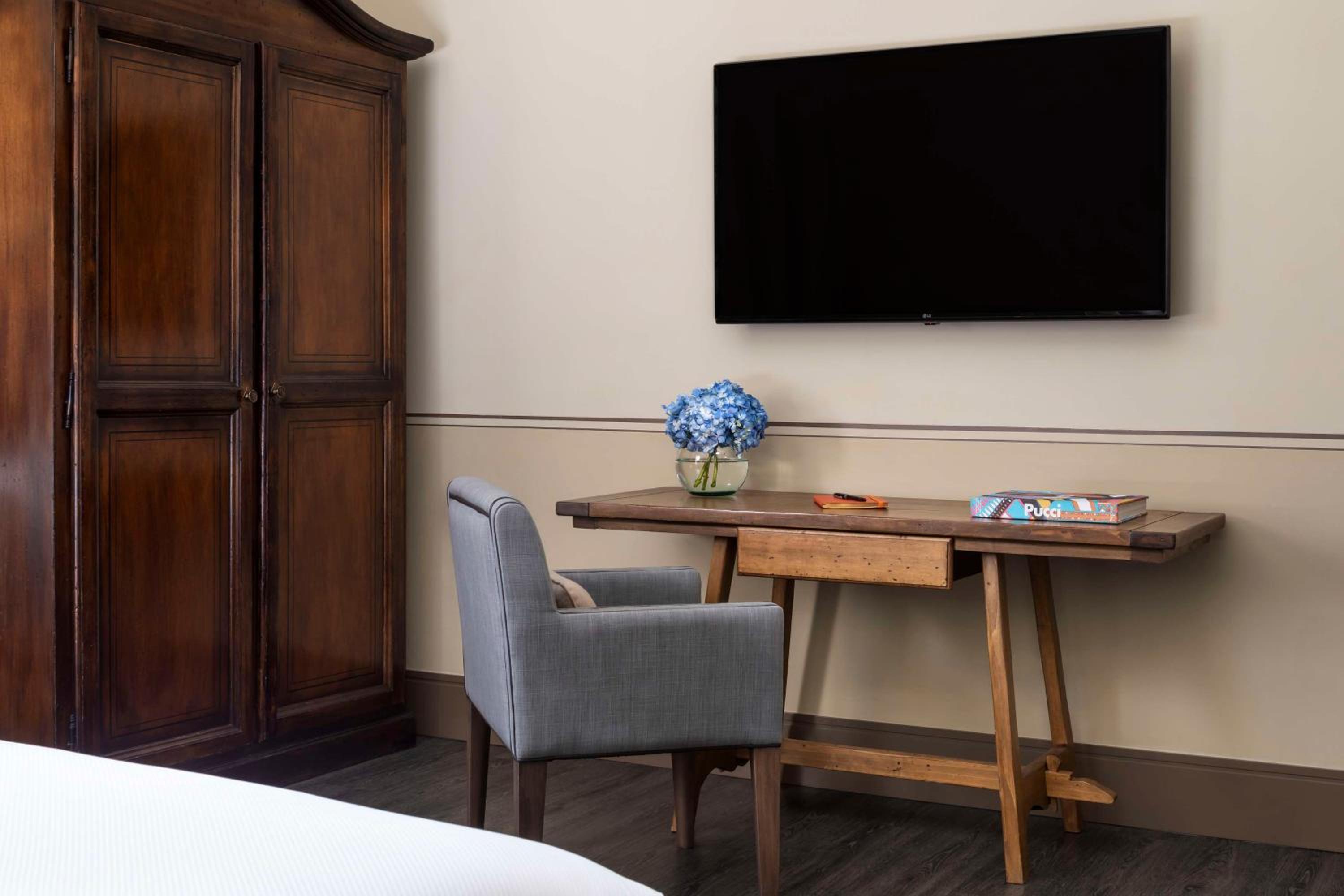 Premium Double or Twin Room with View photo 2