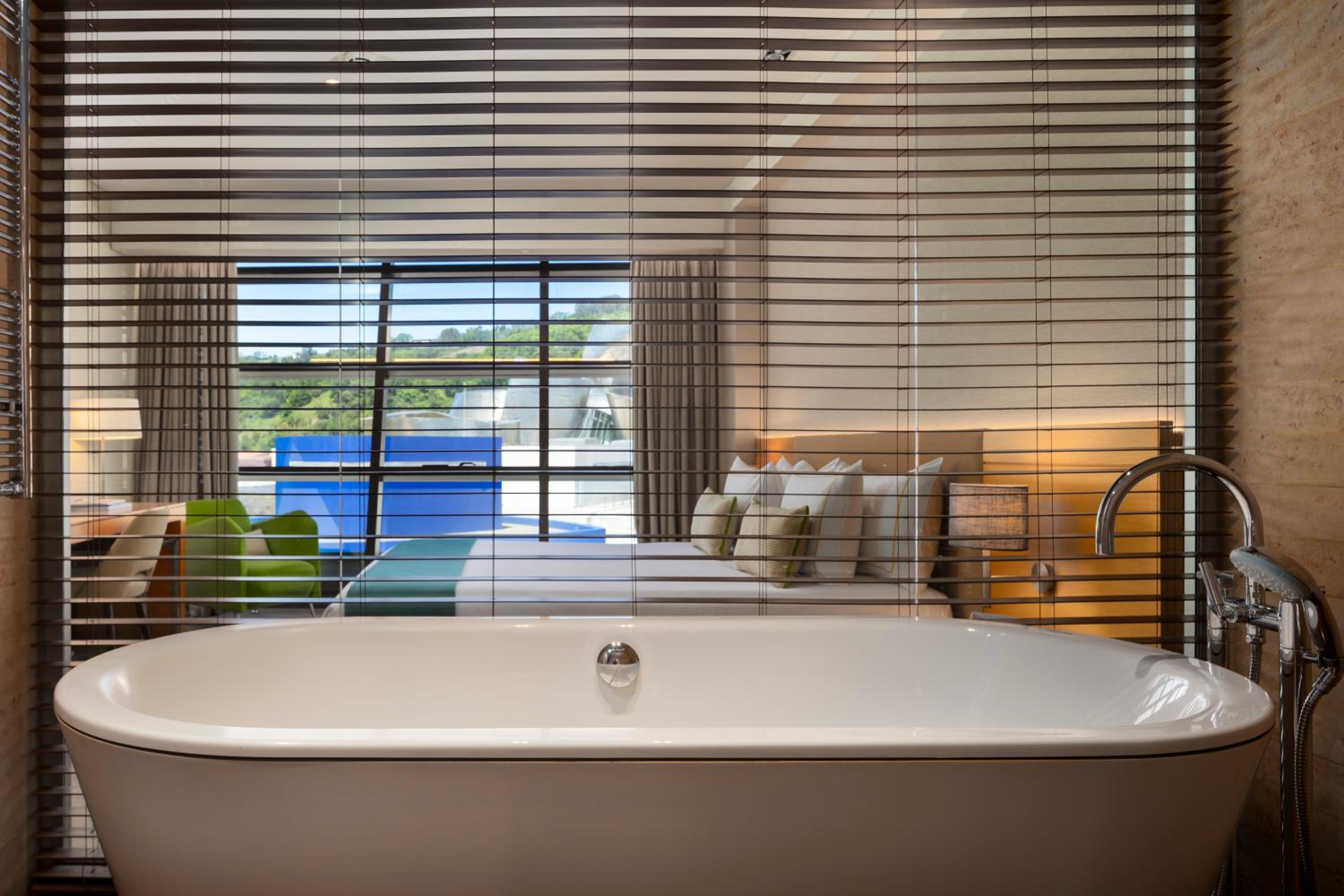 Premium Double or Twin Room with Guggenheim Views - Photo 6