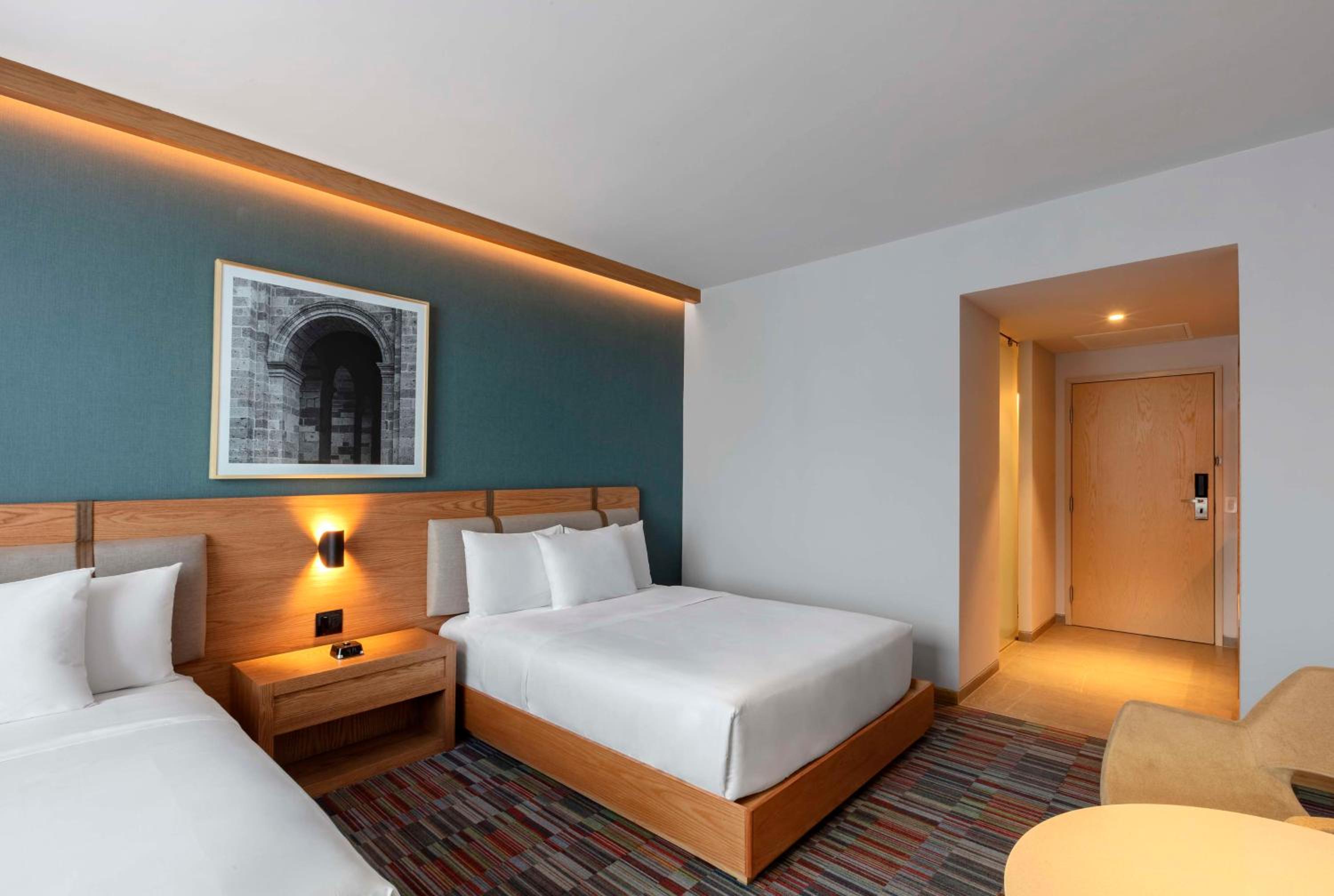 Queen Room with Two Queen Beds - Photo 2