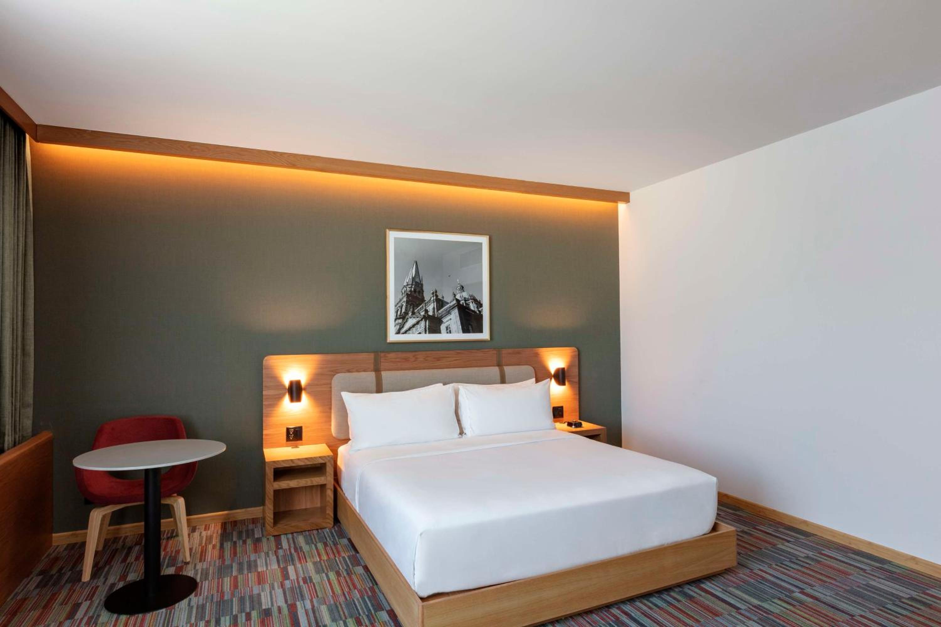 Junior King Suite - Photo 2