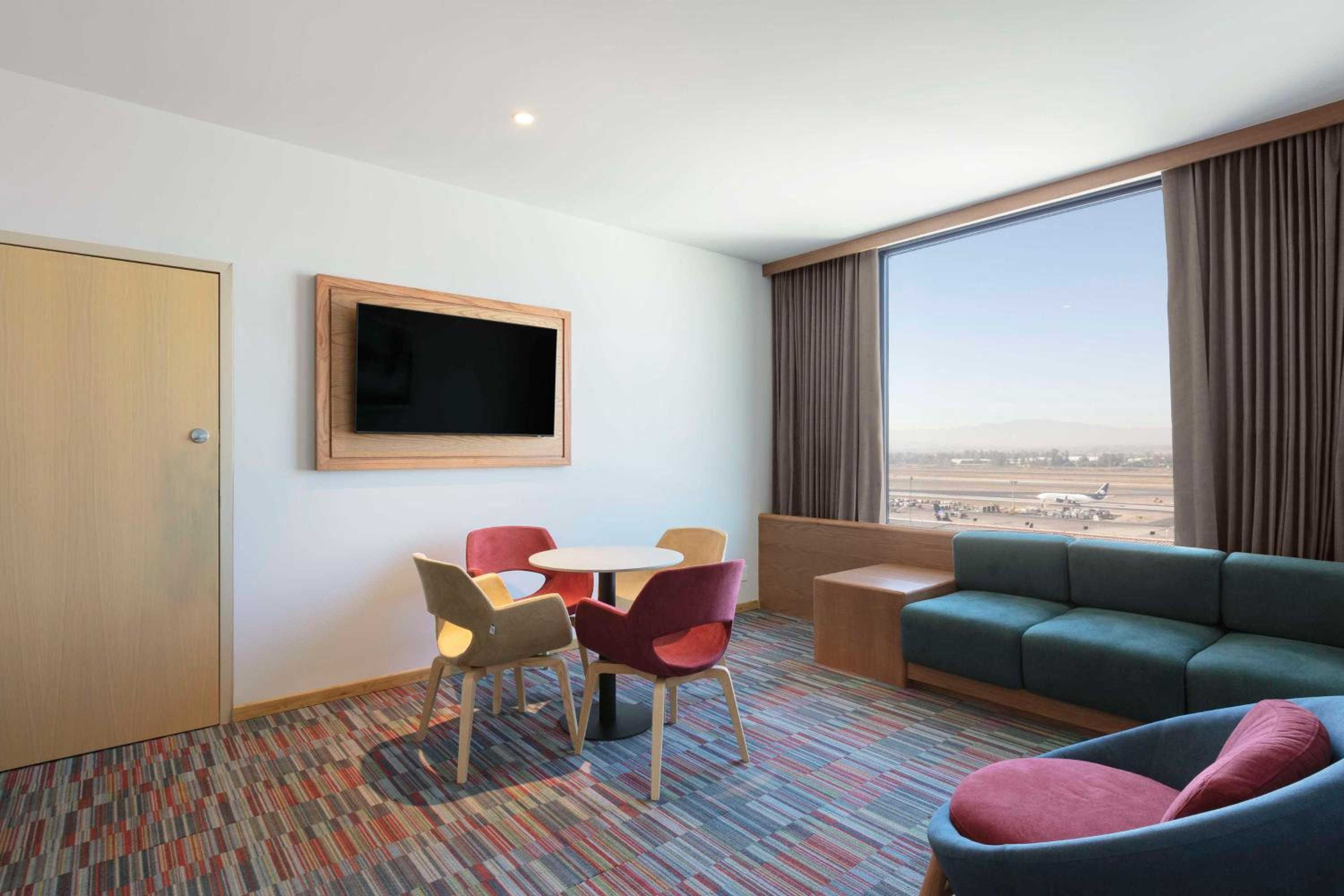 One-Bedroom King Suite with Airport View - Photo 3
