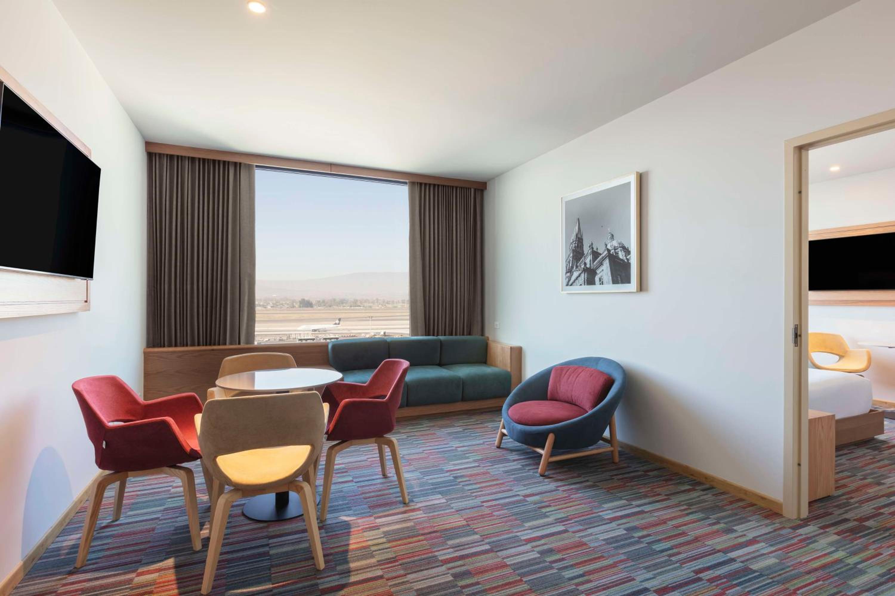 One-Bedroom King Suite with Airport View - Photo 4