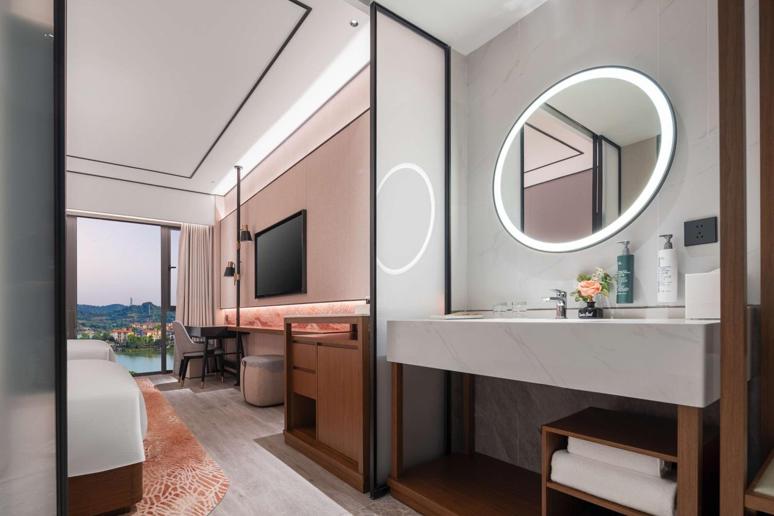 Twin Guest Room with Lake View photo 2