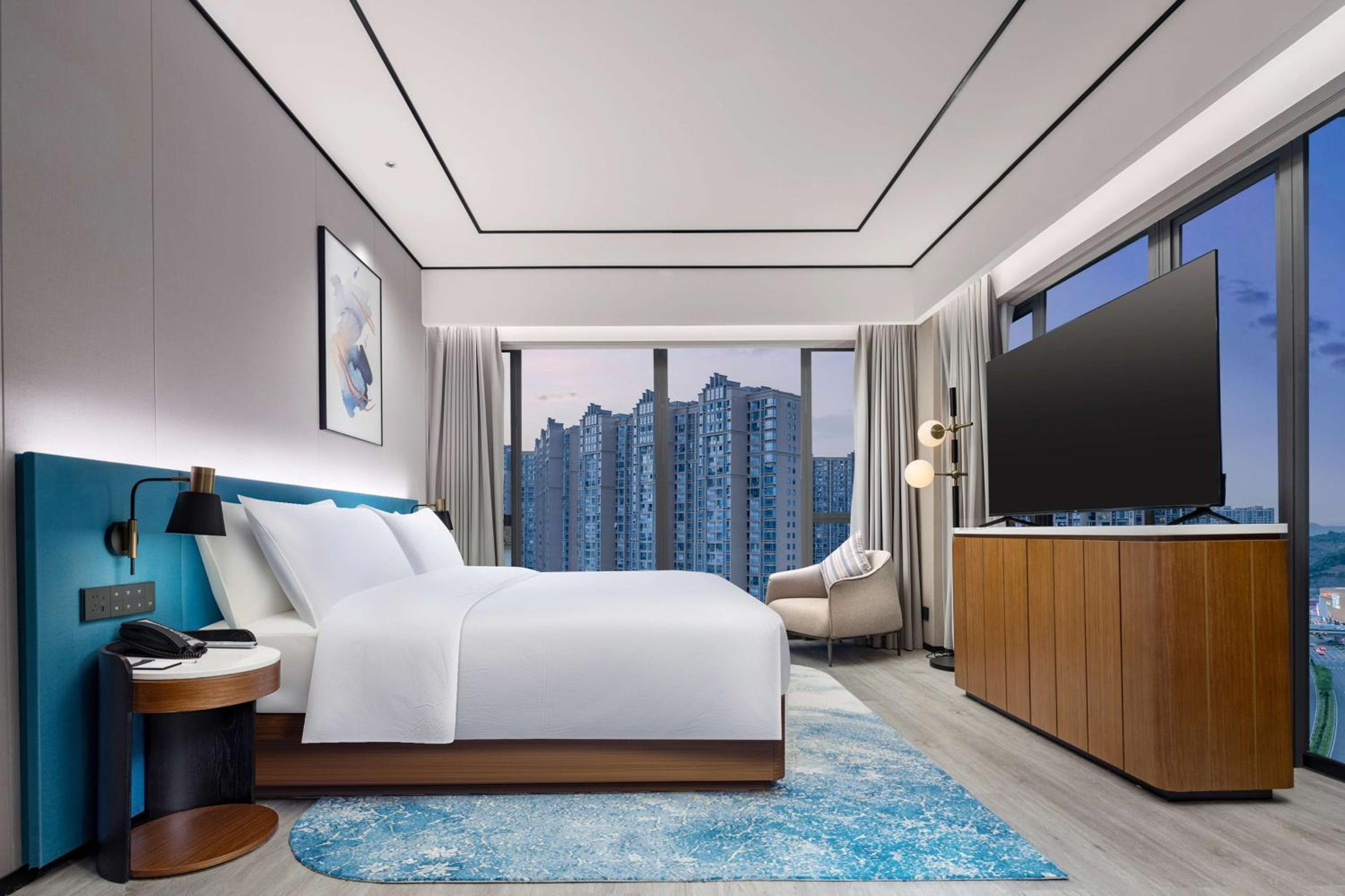 Deluxe King Suite