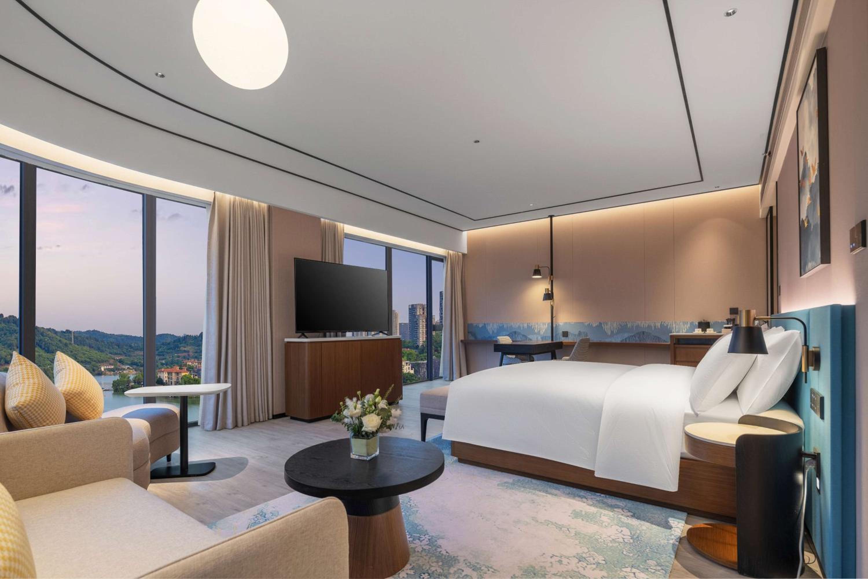 Premium King Room with Lake View