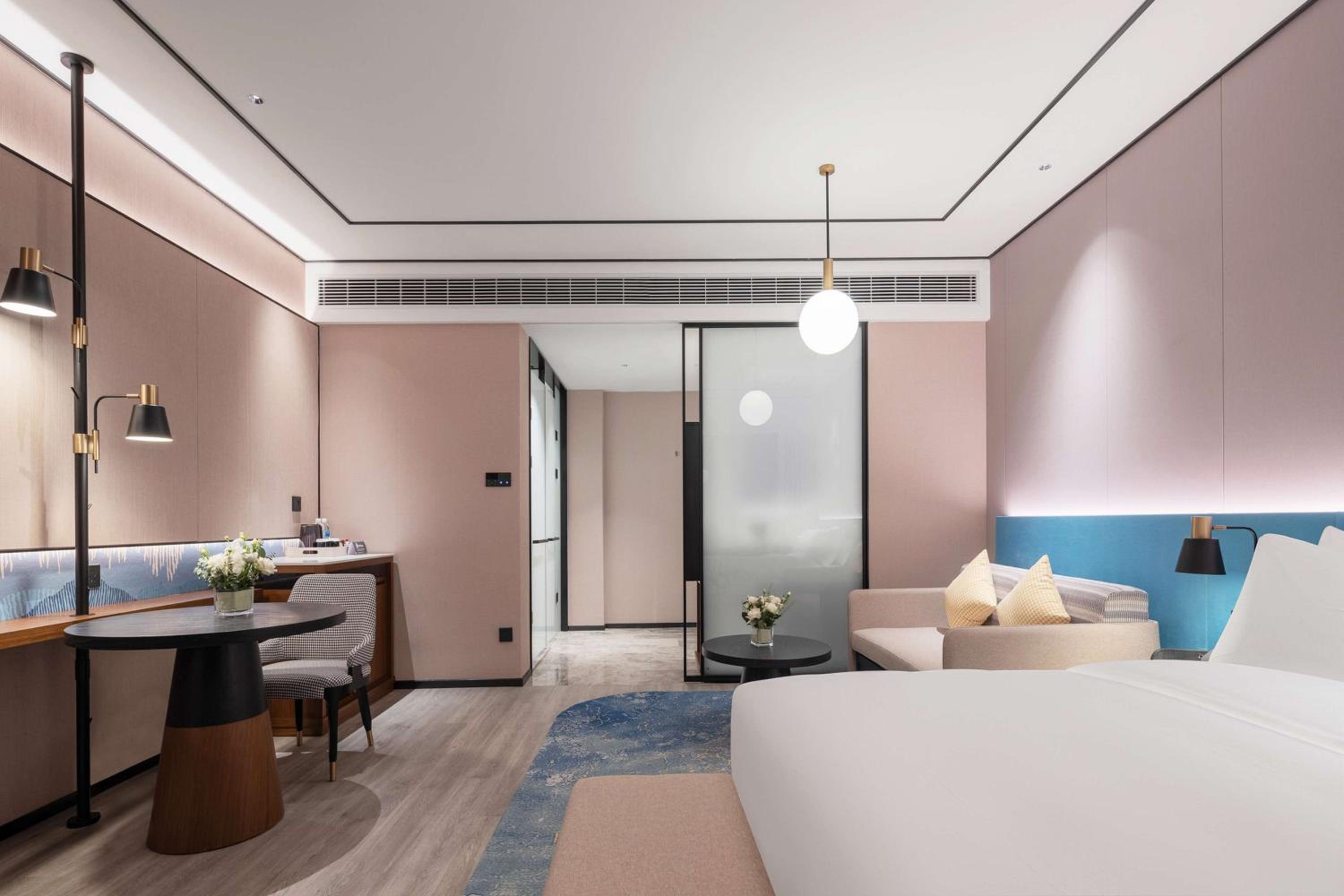 Deluxe King Room with Sofa Bed photo 2