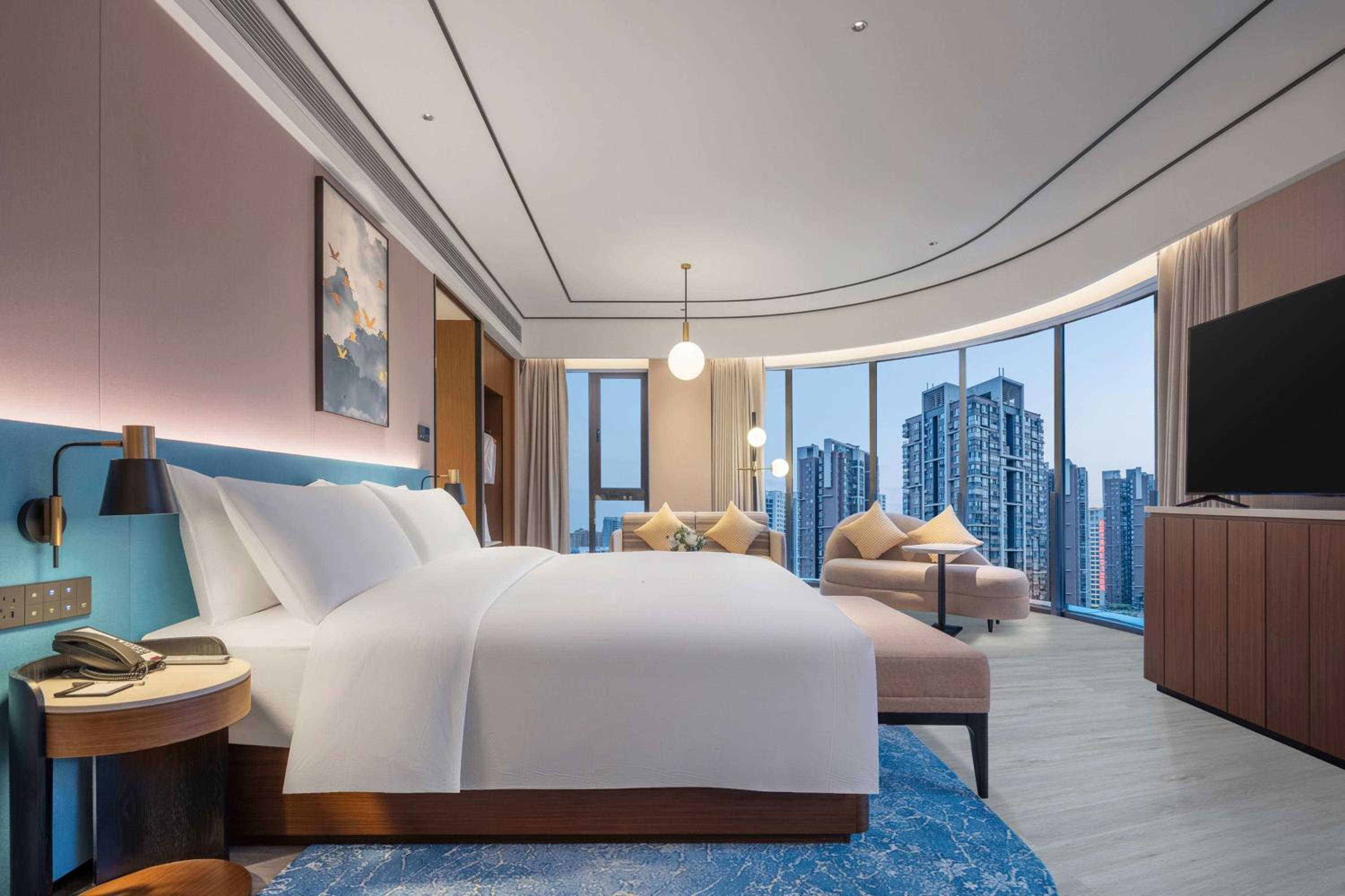 Premium King Room with Sofa Bed photo 3
