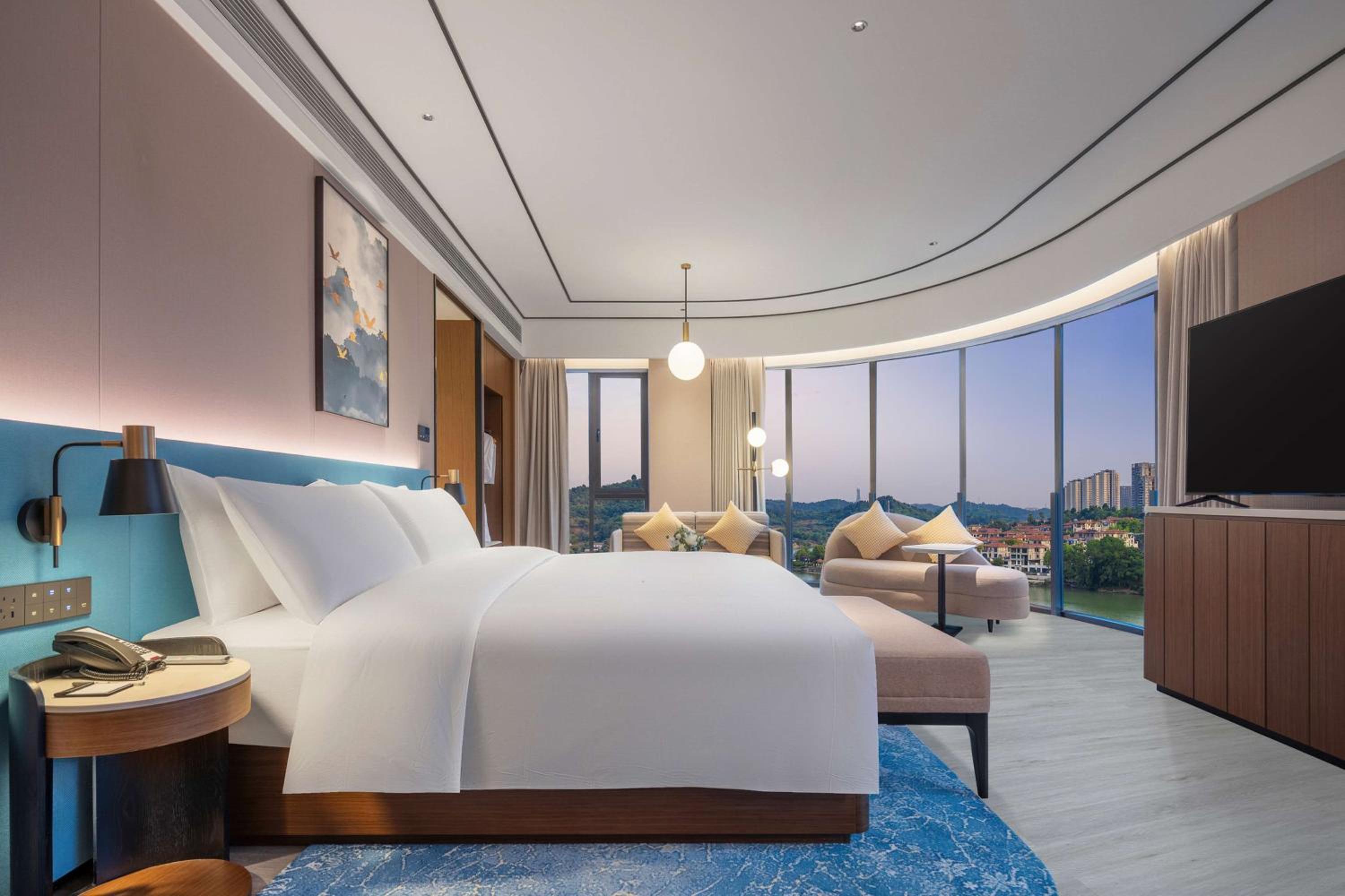 Premium King Room with Lake View photo 3