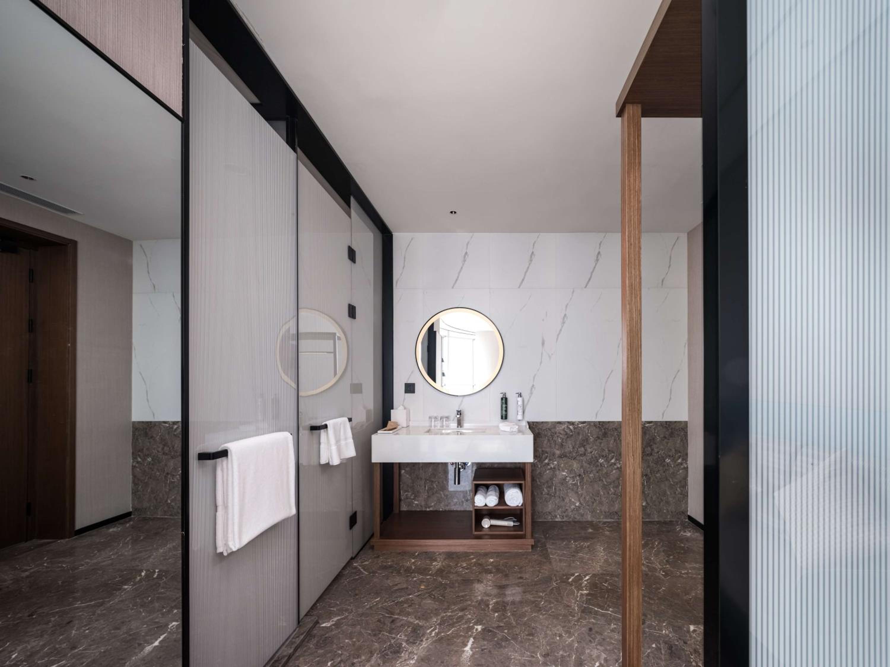 Premium King Room with River View photo 3