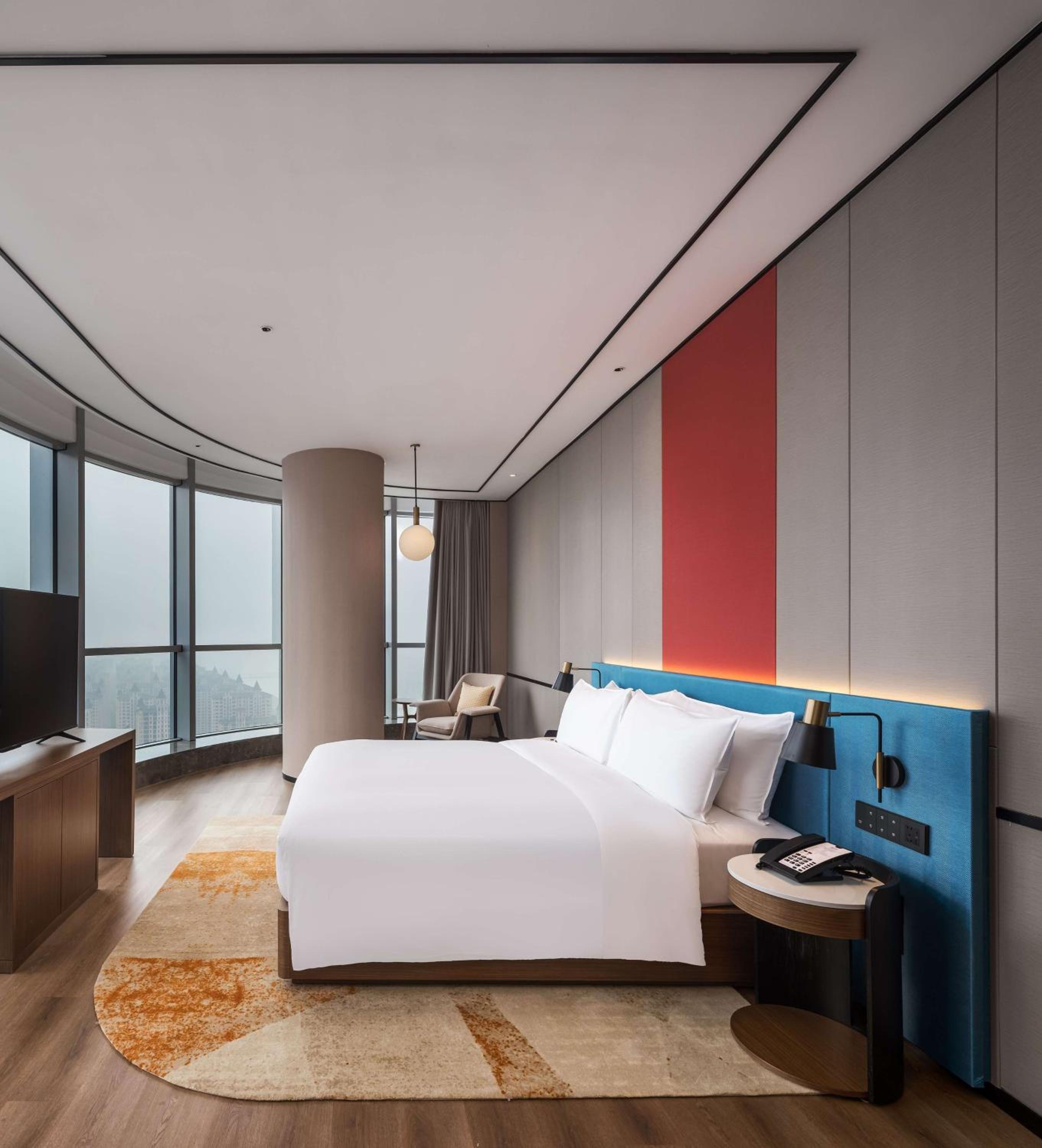 Deluxe King Suite photo 1