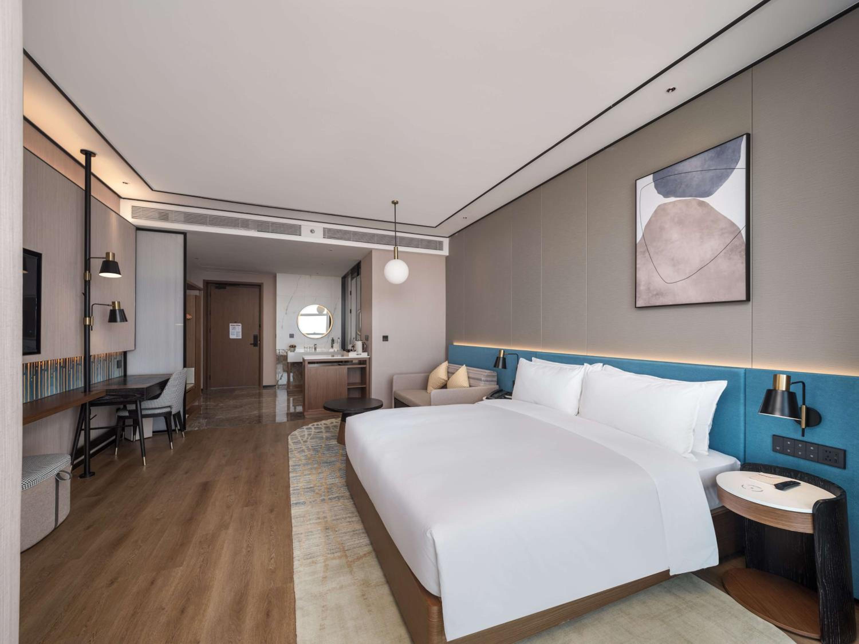 Deluxe King Room photo 1