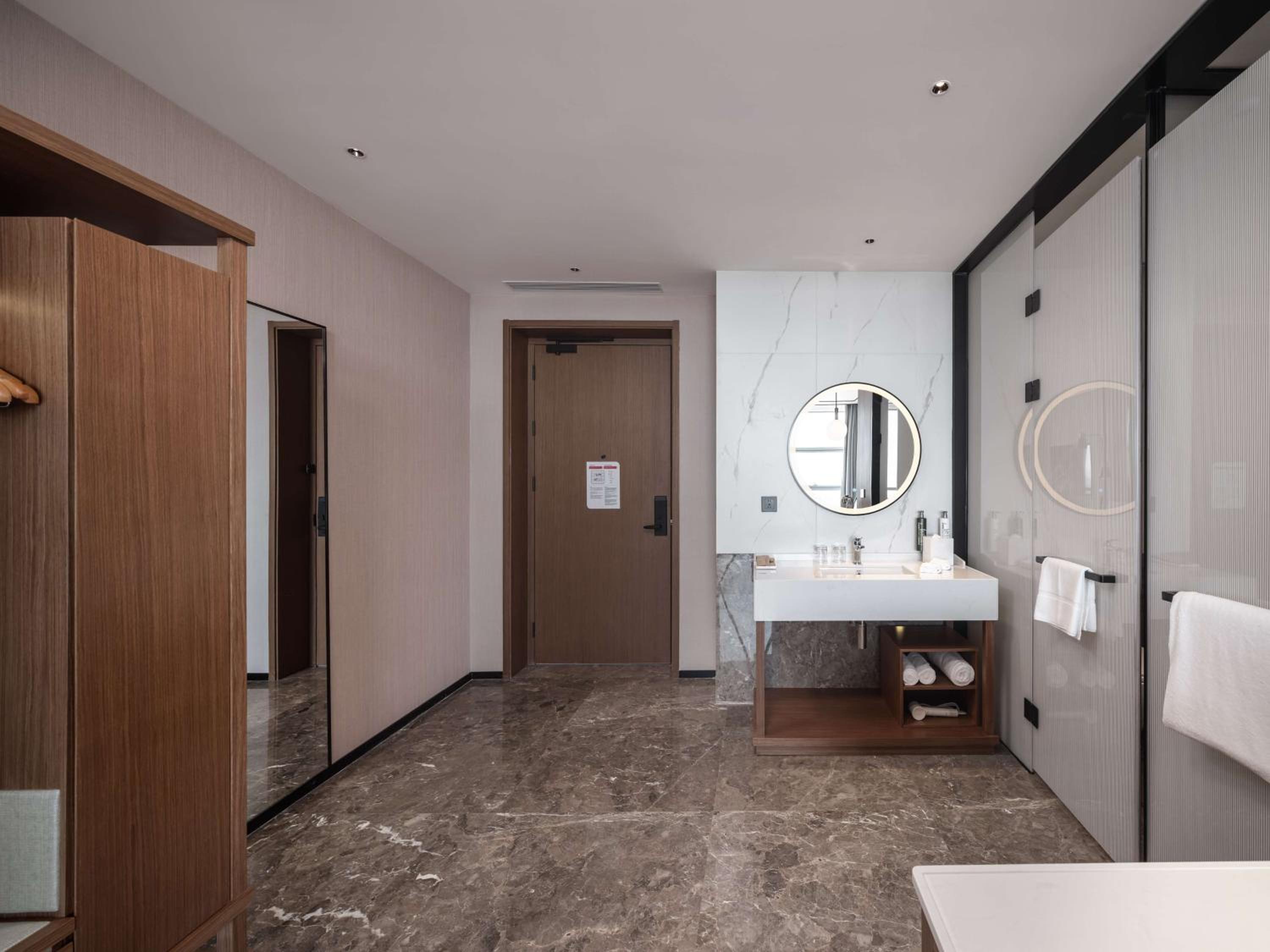 Deluxe King Room photo 2